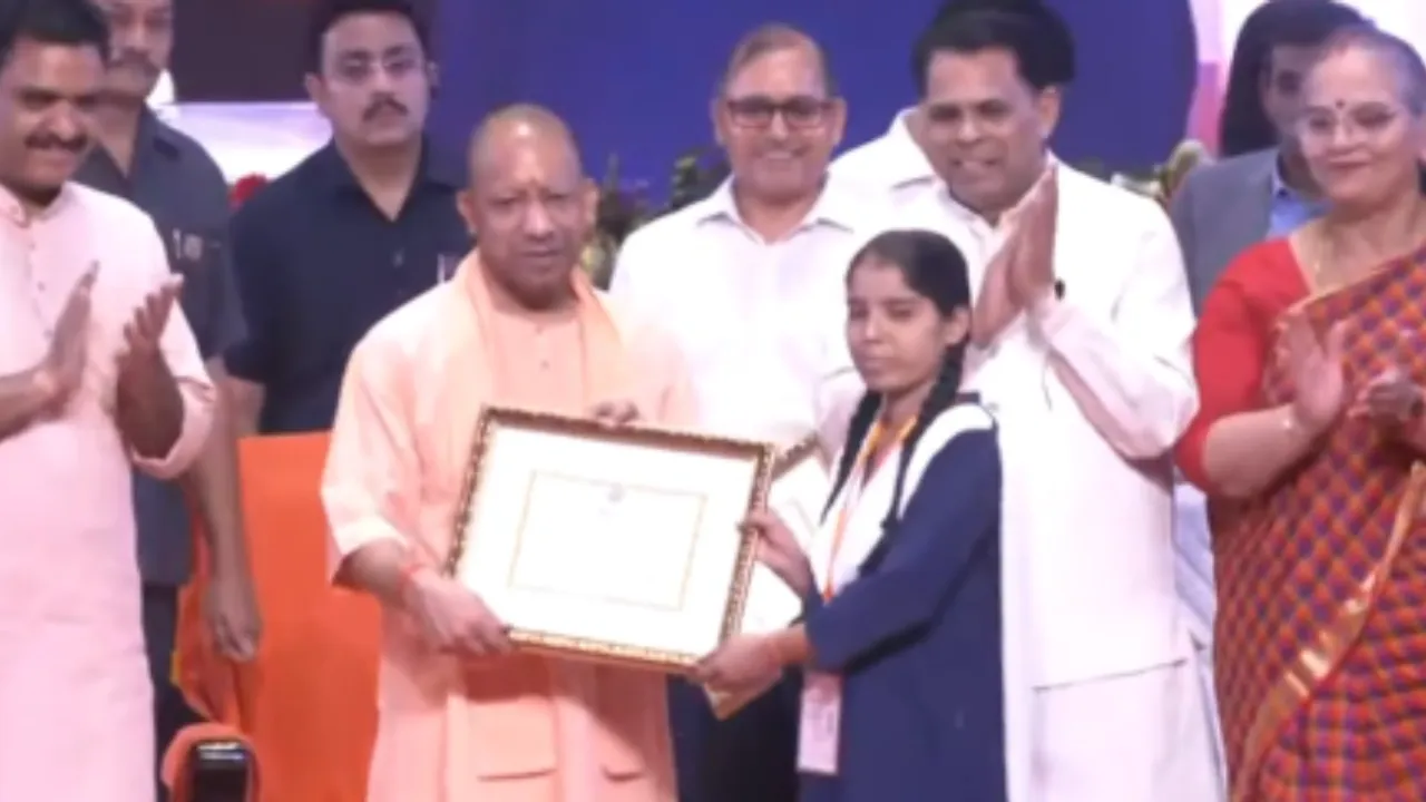 सीएम योगी ने 3 लाख 96 हजार से अधिक छात्रों को दी छात्रवृत्ति, कहा- 2017 के पहले होता था भेदभाव