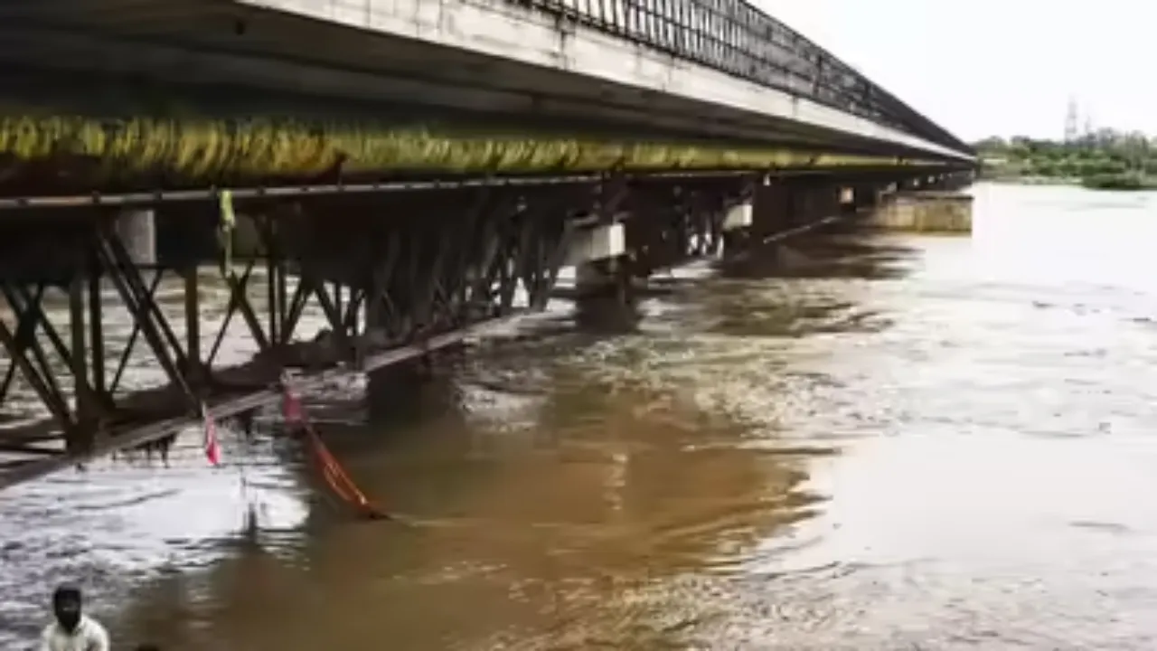 दिल्ली में यमुना का जलस्तर घटा... लोगों की मिली राहत