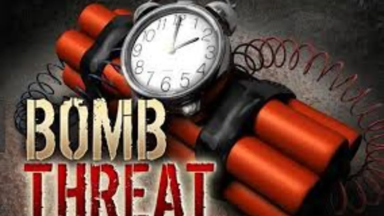 Bomb Threat: दिल्ली के कई स्कूलों को बम की धमकी, तलाशी अभियान जारी 