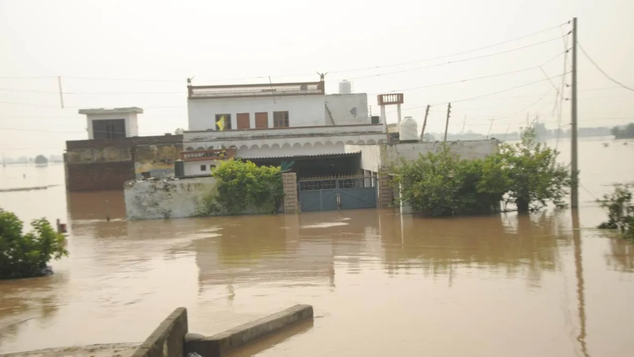 Punjab Flood: मोदी मंगलवार को बाढ़ प्रभावित पंजाब, हिमाचल प्रदेश का करेंगे दौरा, राज्यों को राहत पैकेज की उम्मीद