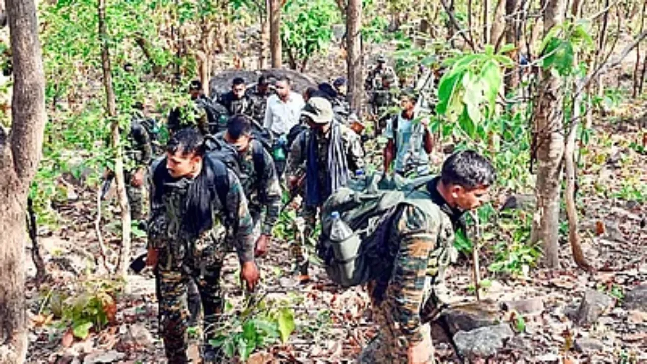 बीजापुरः सुरक्षाबलों और माओवादी के बीच मुठभेड़, दो माओवादियों के शव बरामद 