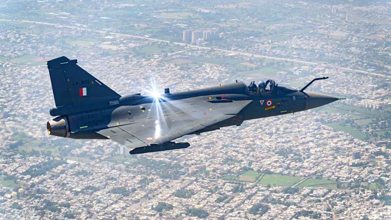 HAL अगले महीने दो 'Tejas Mark-1A' लड़ाकू विमानों की आपूर्ति करेगा, 48,000 करोड़ का हुआ था सैदा