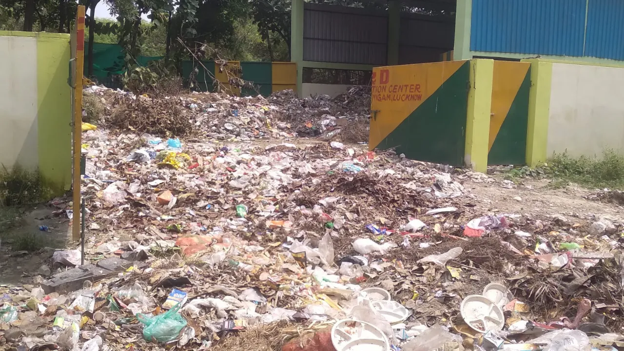 सीएंडडी वेस्ट सेंटर को ही बना दिया कूड़ा घर... जोन 8 के वृंदावन योजना में लॉयन इनवायरो की बड़ी लापरवाही