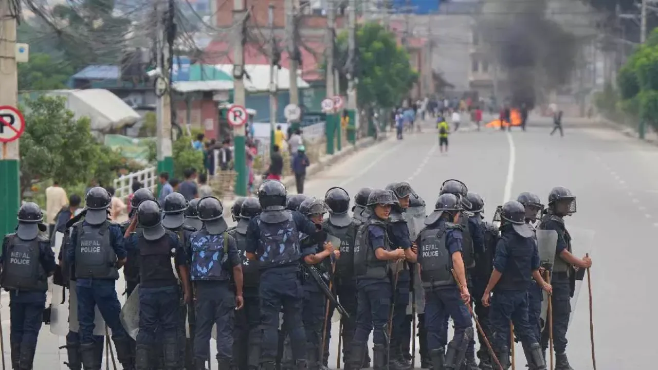 Nepal Protest: सेना ने संभाली सुरक्षा की कमान, हालात धीरे-धीरे हो रहे सामान्य