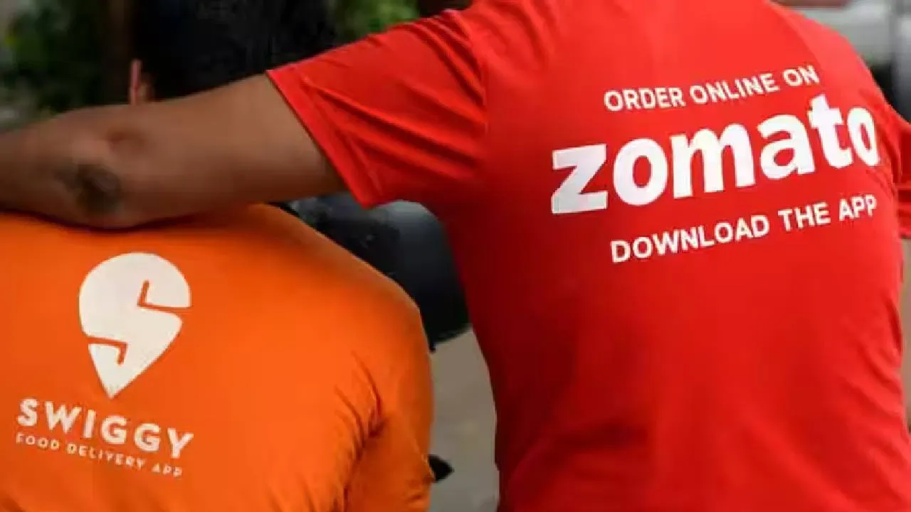 Swiggy Zomato Fee Hike: अब ऑनलाइन खाना मंगाना होगा महंगा... डिलीवरी पर लगेगी 18% GST, कंपनियां ग्राहकों पर डाला बोझ 
