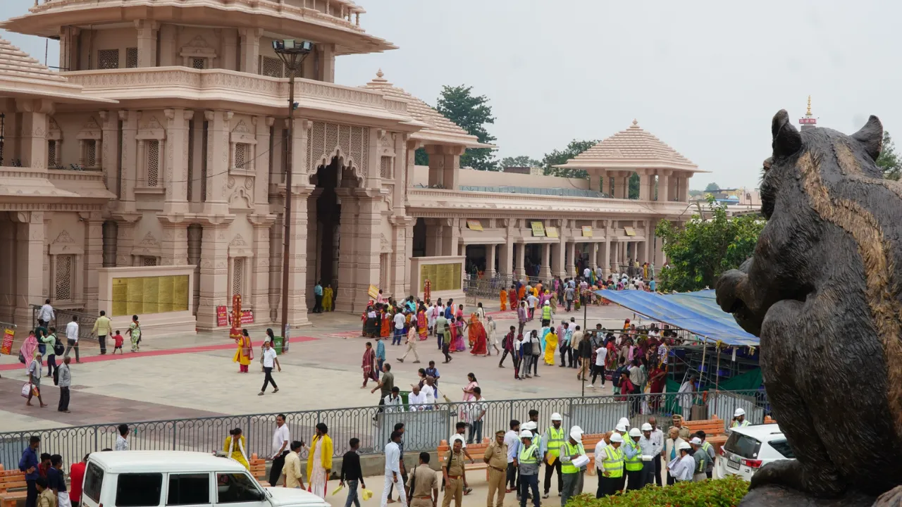 Ram Mandir: राम जन्मभूमि पर स्थापित हुई गिलहरी की मूर्ति, रामायण की कथा से है प्रेरित