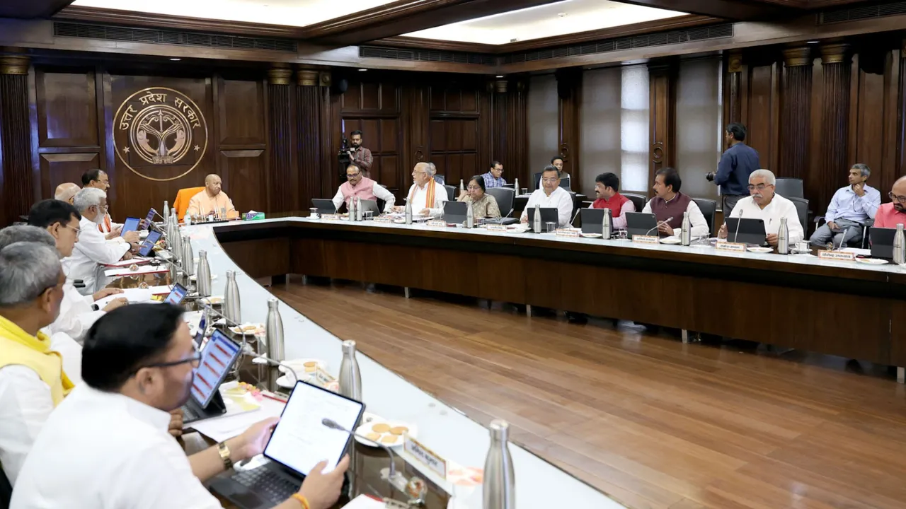 आउटसोर्सिंग कर्मचारियों के लिए खुशखबरी... योगी कैबिनट ने निगम के गठन को दी मंजूरी, जानें कितने प्रस्तावों पर लगाई मुहर 