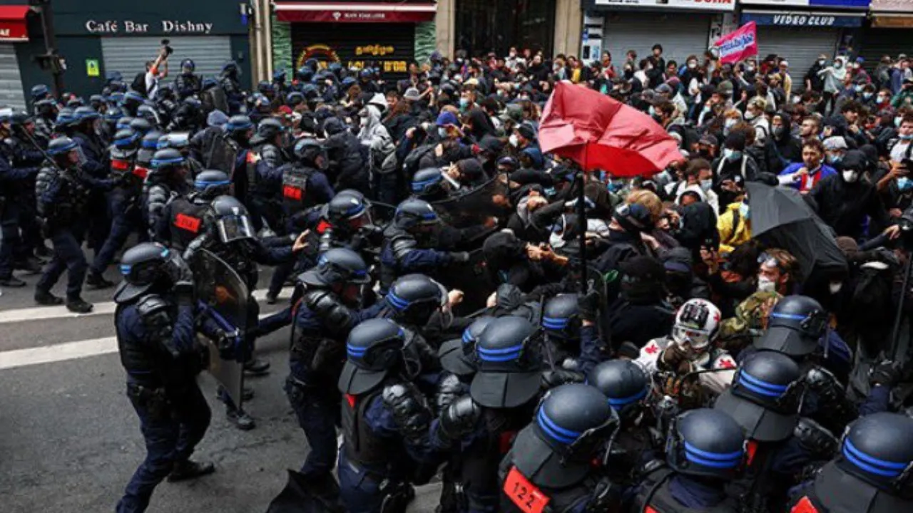 France Protest: बार-बार प्रधानमंत्री बदलने से गुस्साए लोग, प्रदर्शनकारियों और पुलिस के बीच हिंसक झड़प, 200 से अधिक गिरफ्तार