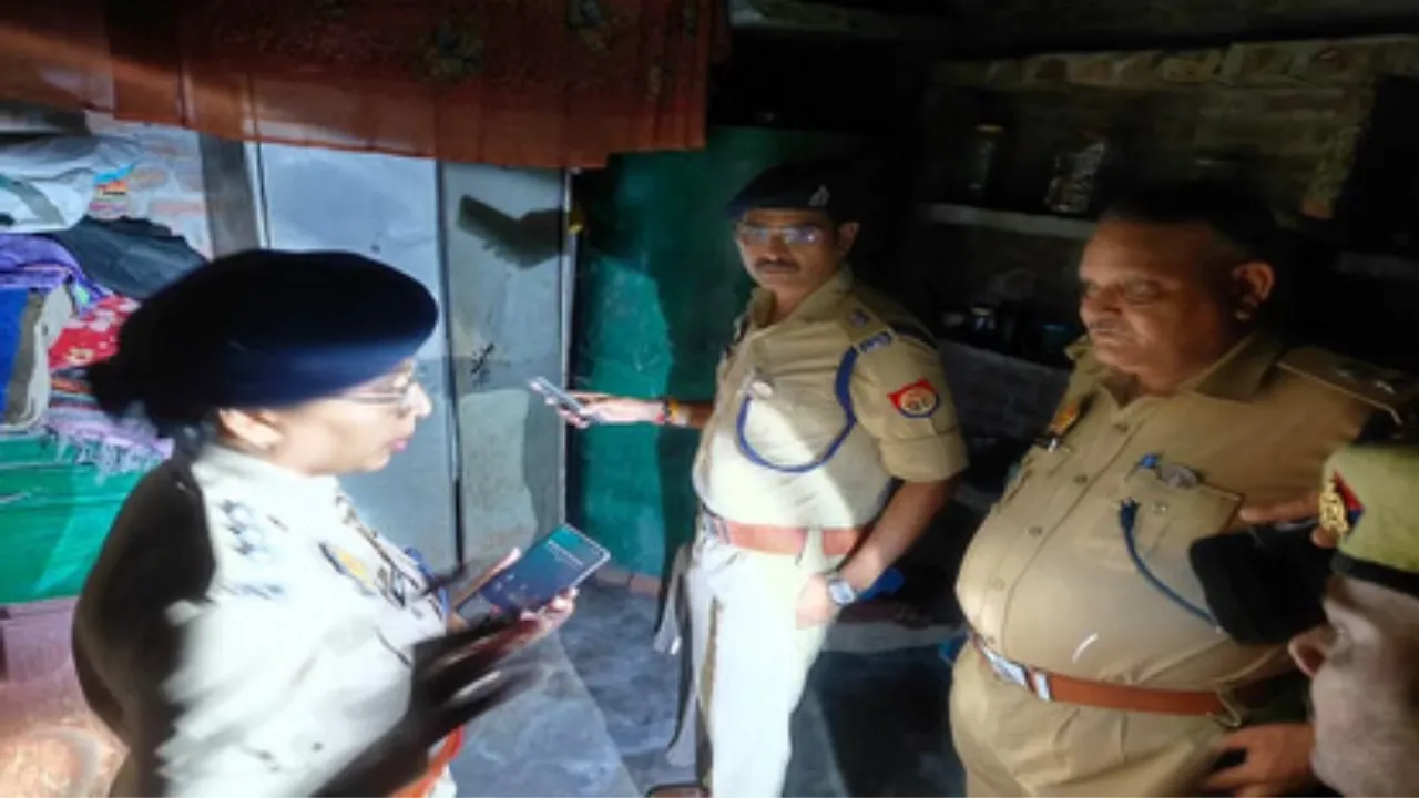 UP News: एटा में बक्से में मिला युवक का शव, जांच में जुटी पुलिस 