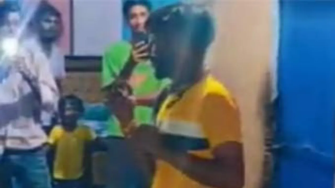 मुजफ्फरनगर में गले में सांप लपेटकर वीडियो बनाते समय युवक की सर्पदंश से मौत 