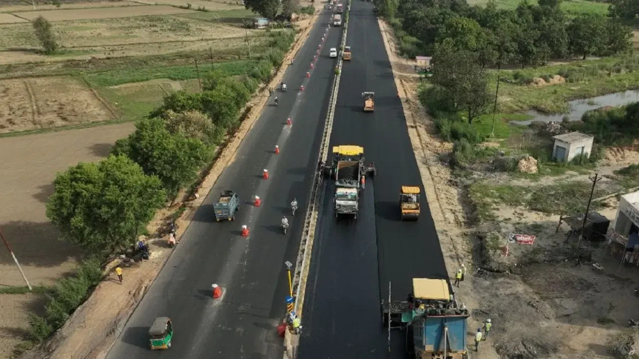 यूपी में जिलावार अद्यौगिक यूनिटें लगाने की कवायद तेज.... 30 हजार एकड़ से अधिक लैंड बैंक उद्योगों के लिए किया रिजर्व