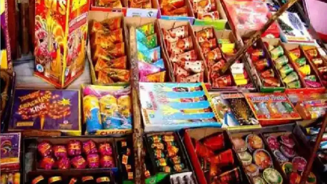 पटाखा फैक्ट्रियों और गोदामों में मानक का पालन नहीं तो होगी कार्रवाई, चलाया जाएगा विशेष अभियान, लाइसेंस और मानक की होगी जांच