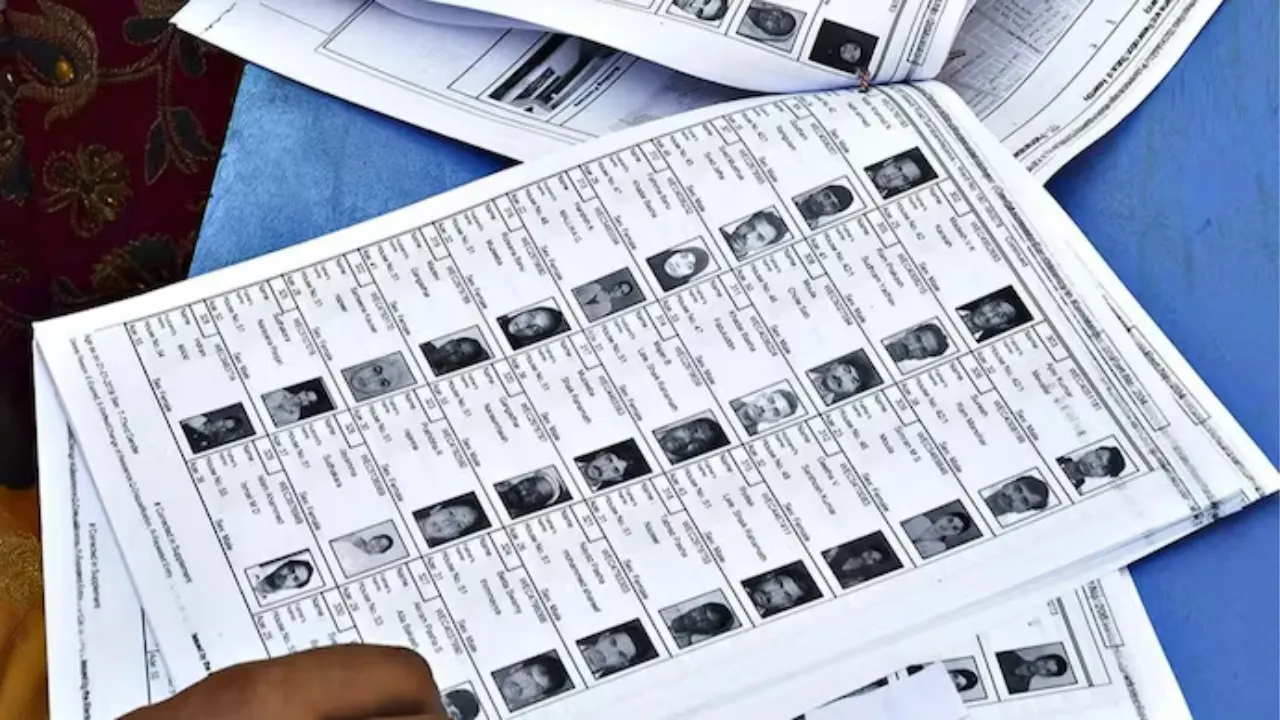 Election News: एक ही बूथ पर हों परिवार के सभी सदस्यों के नाम, विधानसभा निर्वाचन क्षेत्र के मतदाता सूची को त्रुटिरहित अपडेट करने पर जोर