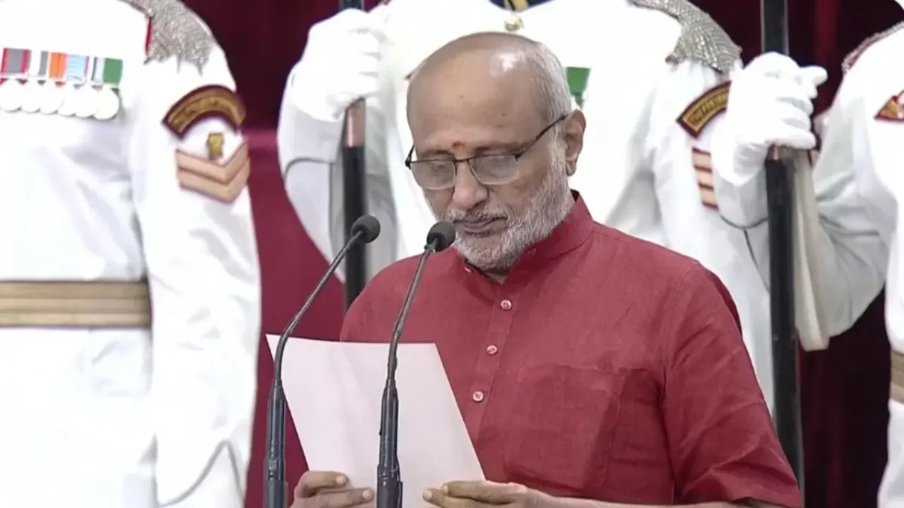 15वें उपराष्ट्रपति बनें CP Radhakrishnan, शपथ ग्रहण समारोह में जगदीप धनखड़ भी रहे मौजूद