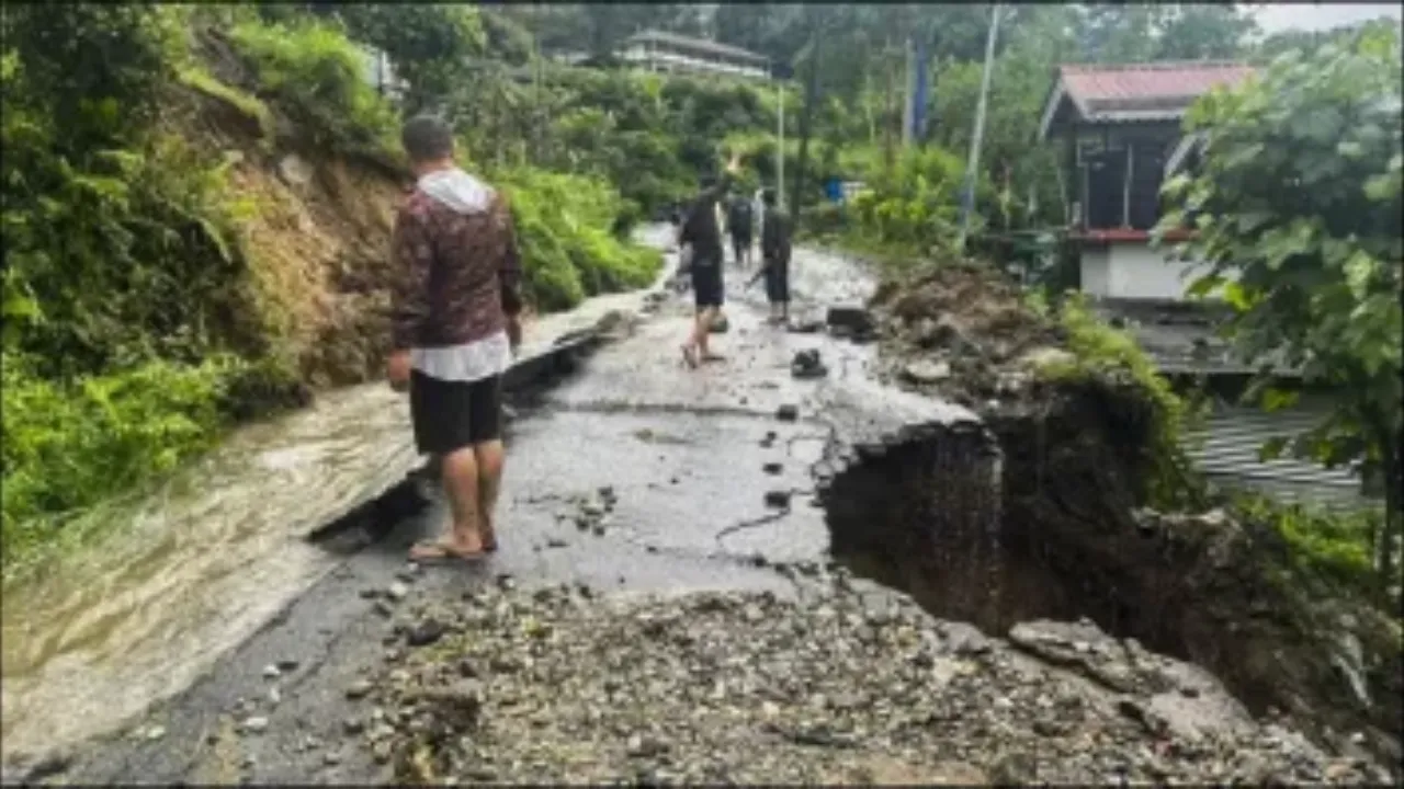 सिक्किम में भूस्खलन से भारी तबाही, चार की मौत, कई घायल 
