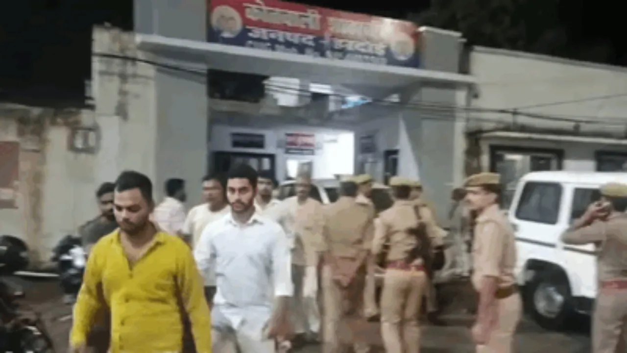 Hardoi News:  साजिश के तहत बंधक बना कर हत्या के आरोप में एसआई निलंबित! सिपाहियो और किशोरी के घर वालों पर केस दर्ज