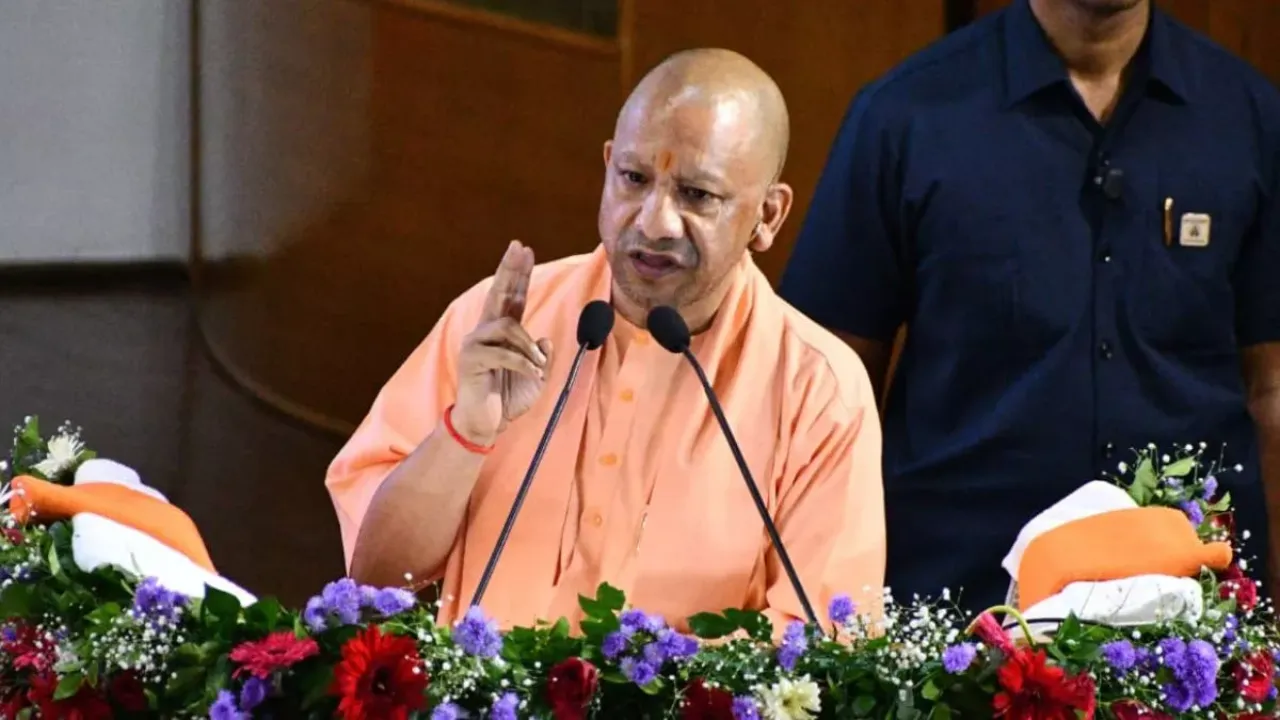 UP News: CM योगी ने 400 नई बसों को दिखाई हरी झंडी... परिवहन विभाग की कई योजनाओं का हुआ शुभारंभ और उद्घाटन 