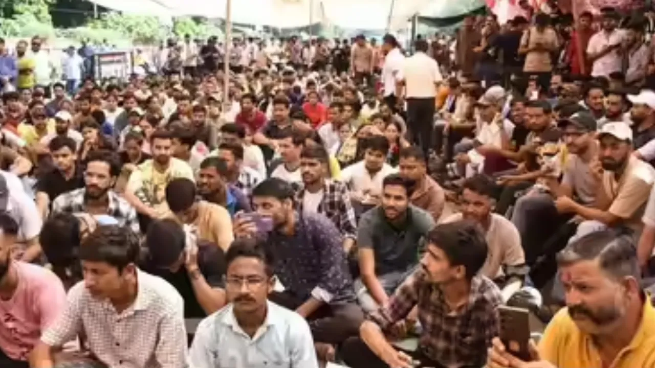 UKSSSC Paper Leak: सीबीआई जांच की मांग को लेकर युवाओं का प्रदर्शन जारी, कांग्रेस का भी मिला साथ