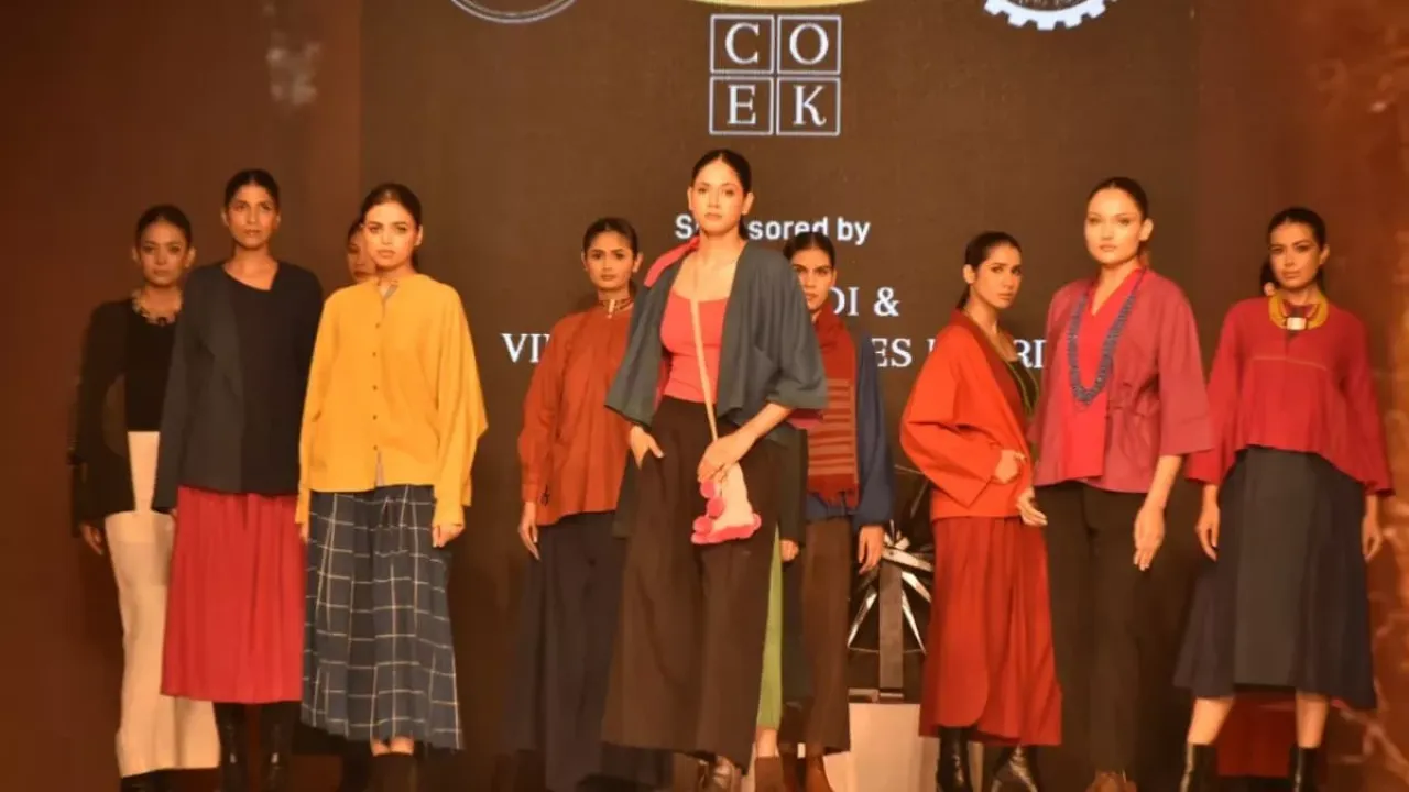 UP International Trade Show 2025: यूपीआईटीएस में आत्मनिर्भरता और सतत जीवनशैली का प्रतीक बनकर उभरी खादी 