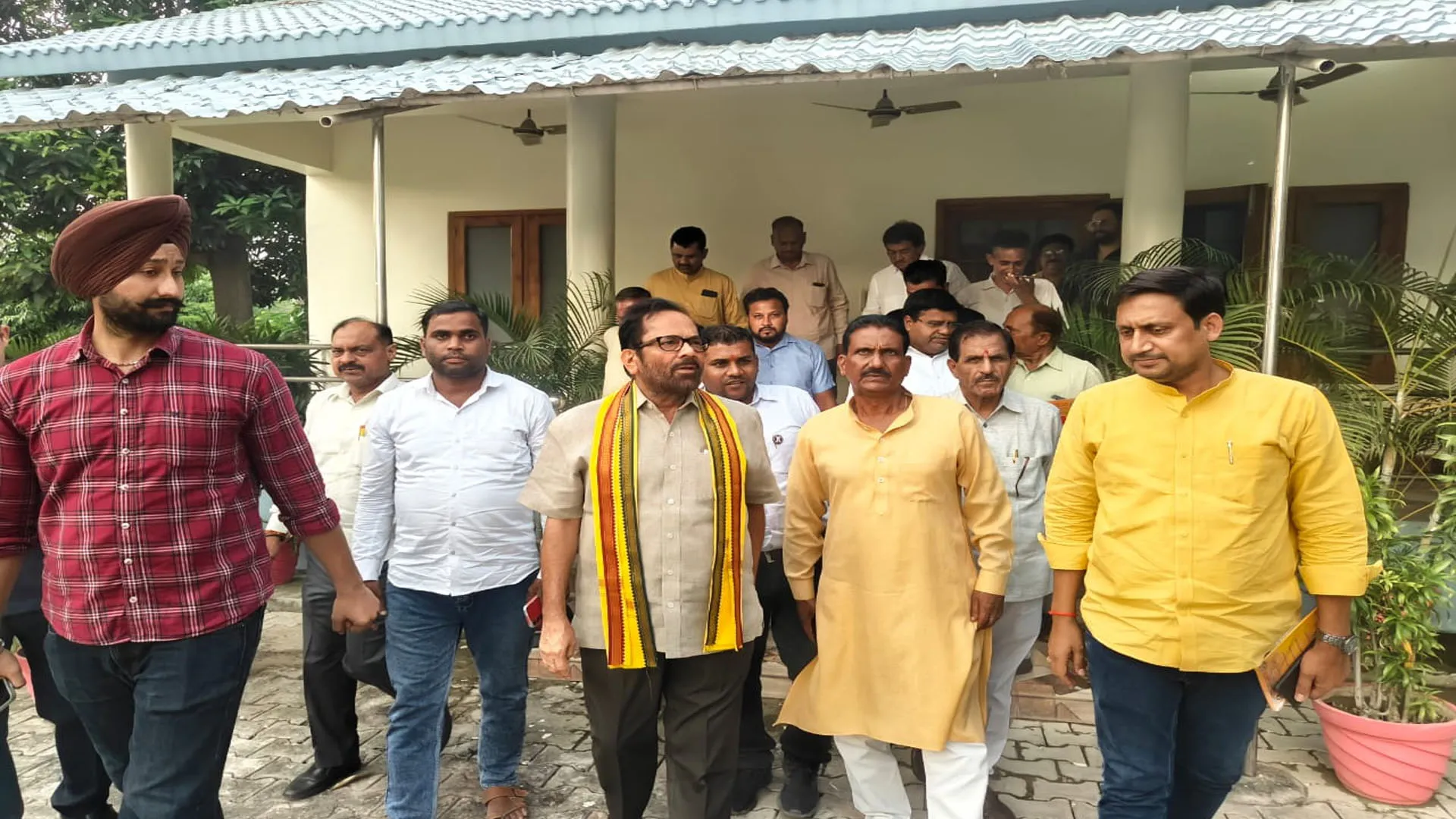UP : आजम खान को नकवी की सलाह, सियासत से पहले करें सेहत की चिंता 