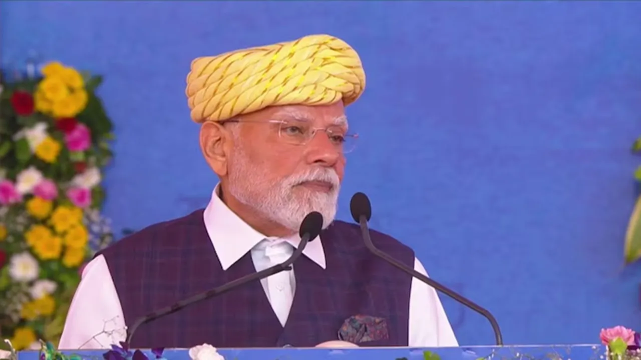 पीएम मोदी ने गुजरात को दी करोड़ों की सौगात:  बोले- भारत की सभी समस्याओं का एक ही इलाज आत्मनिर्भरता 