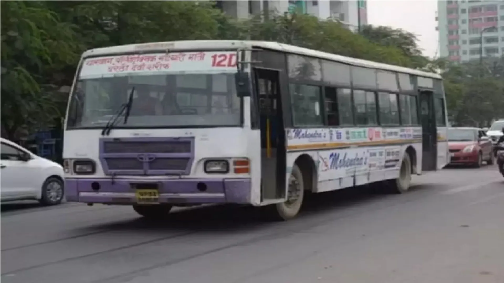 लखनऊ की सड़कों से हटी 20 CNG बसें, बंद होने से यात्रियों को करना पड़ रहा कठिनाइयों का सामना