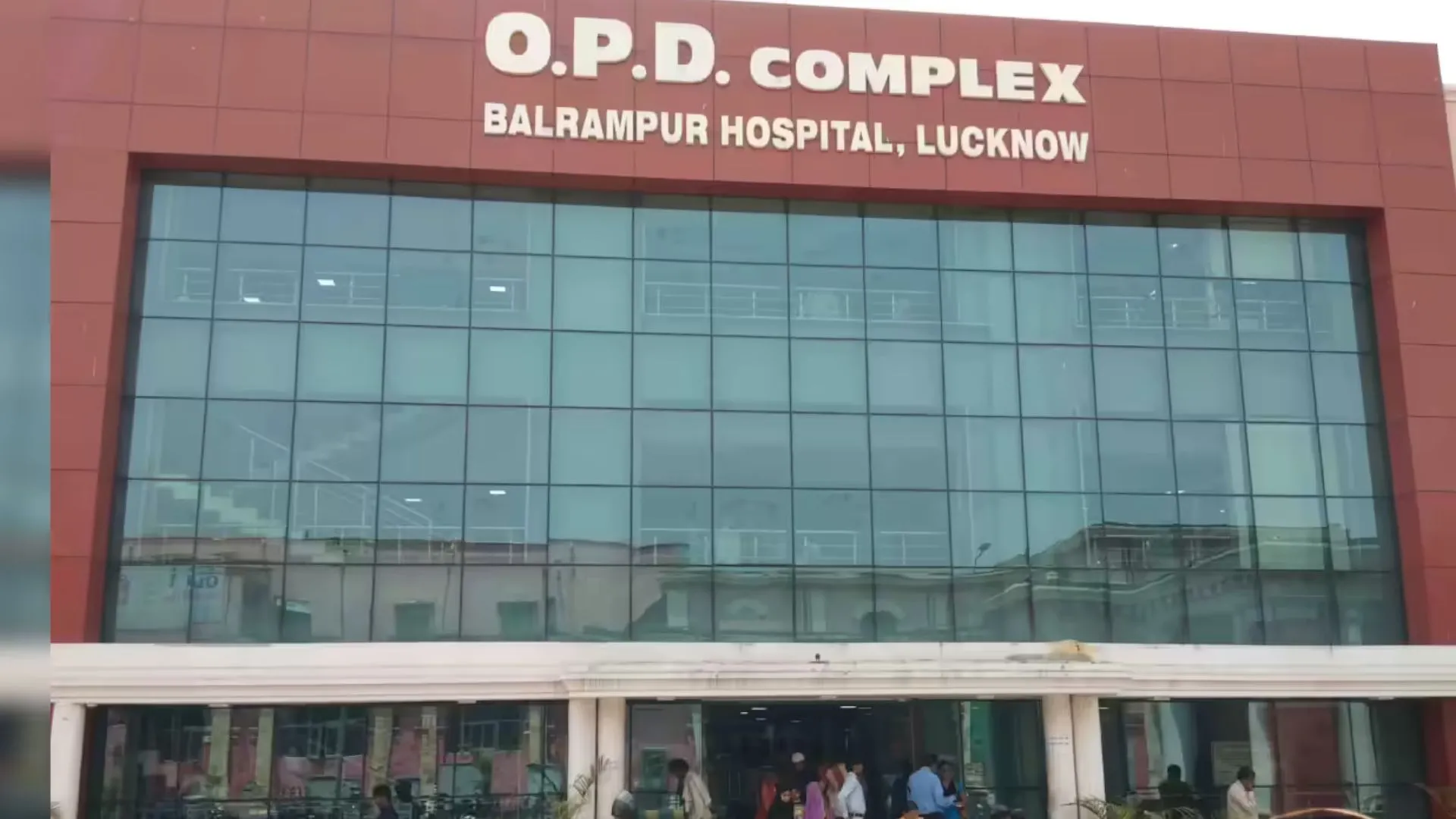 बलरामपुर अस्पताल की OPD में लग रही कतारें..वायरल संक्रमण से बढ़े मरीज, नजरअंदाज न करें लक्षण, बचाव के लिए ये उपाय 