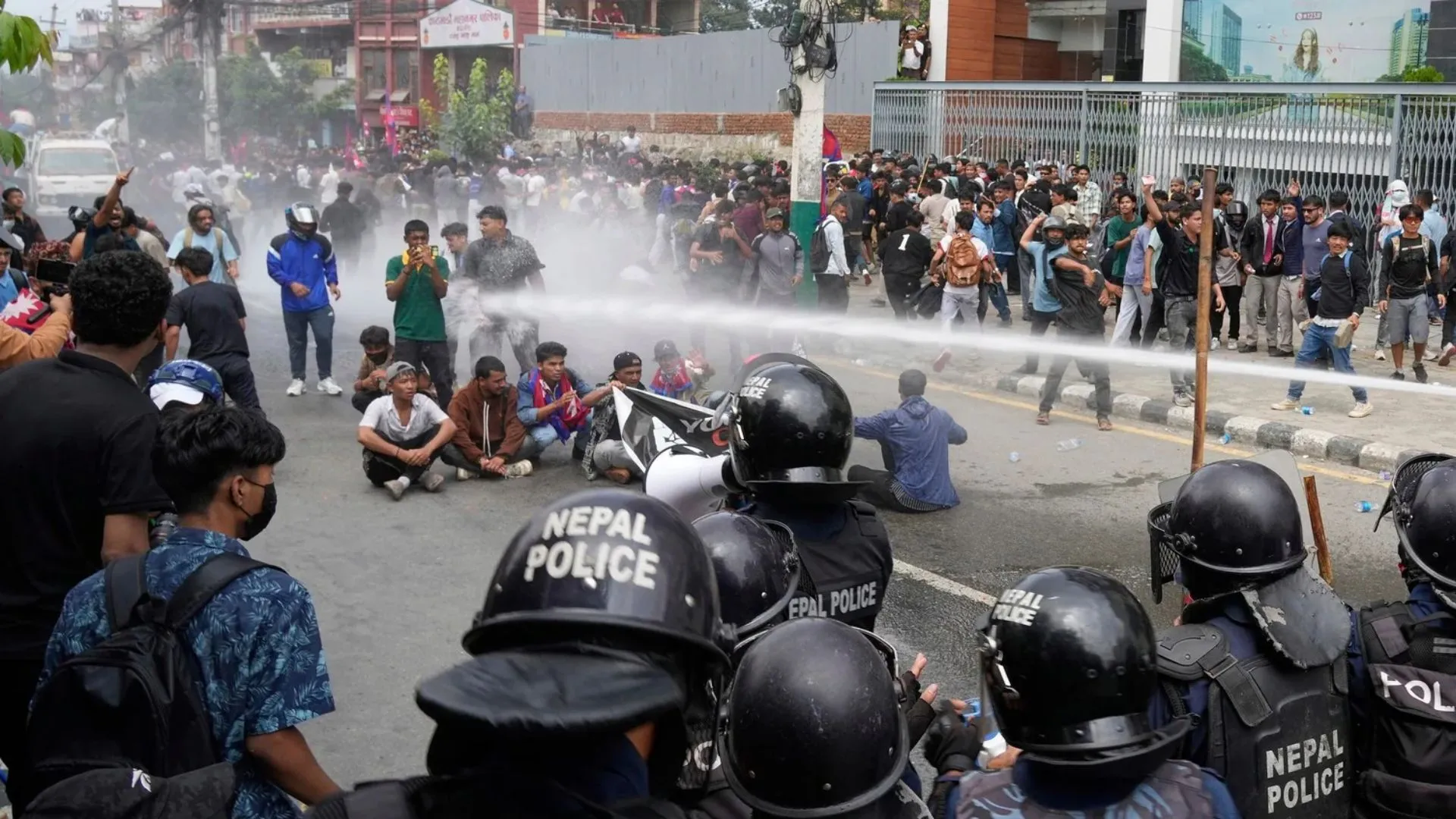  Nepal Gen-Z Protest: यूपी-उत्तराखण्ड बॉर्डर पर भी मंडराया खतरा, खुफिया एजेंसियों ने दी चेतावनी, 73 चेकपॉइंट्स पर हाई अलर्ट