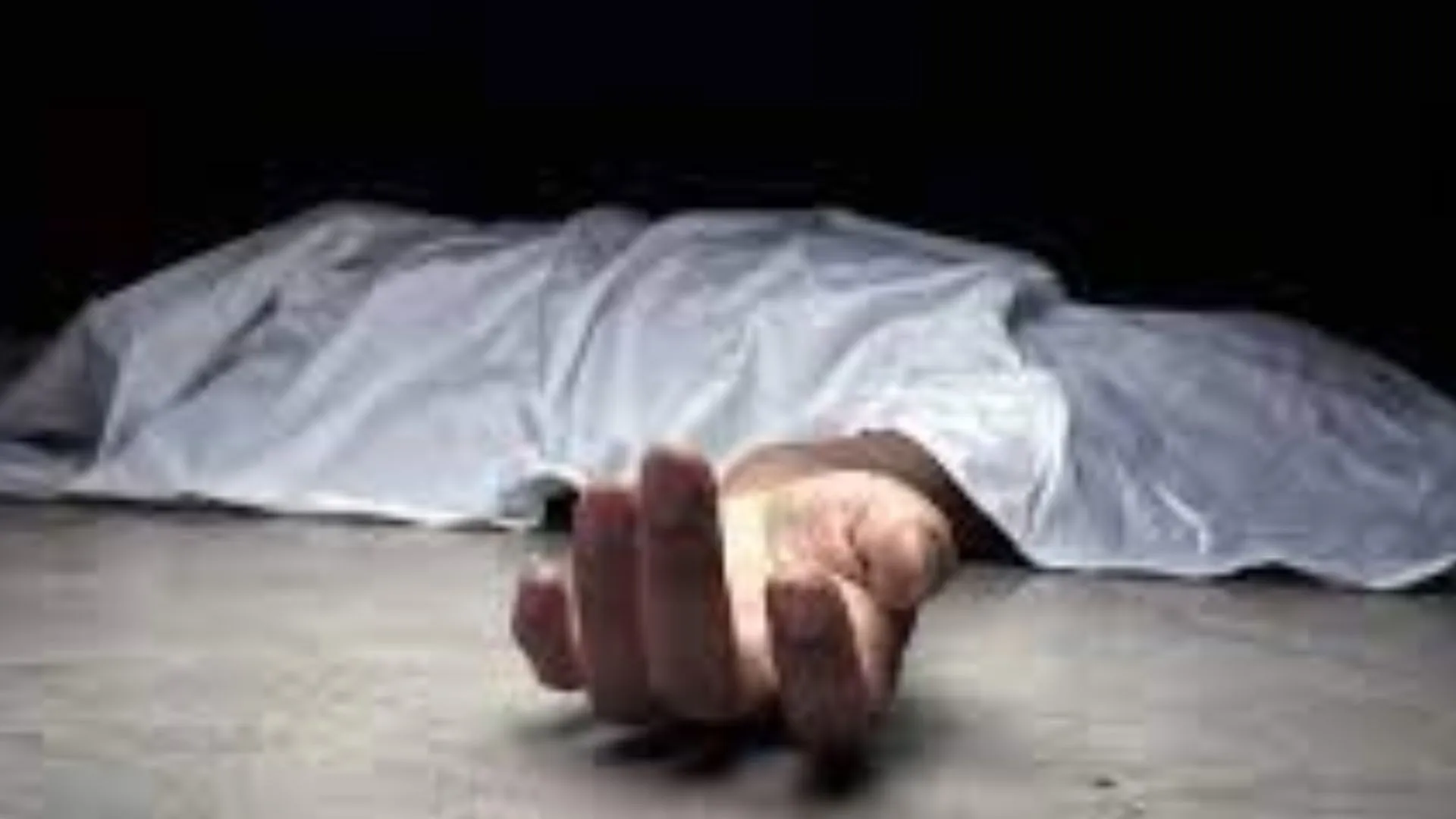 बुलंदशहर में धारदार हथियार से युवक की हत्या, छत पर मिला लहूलुहान अवस्था में शव