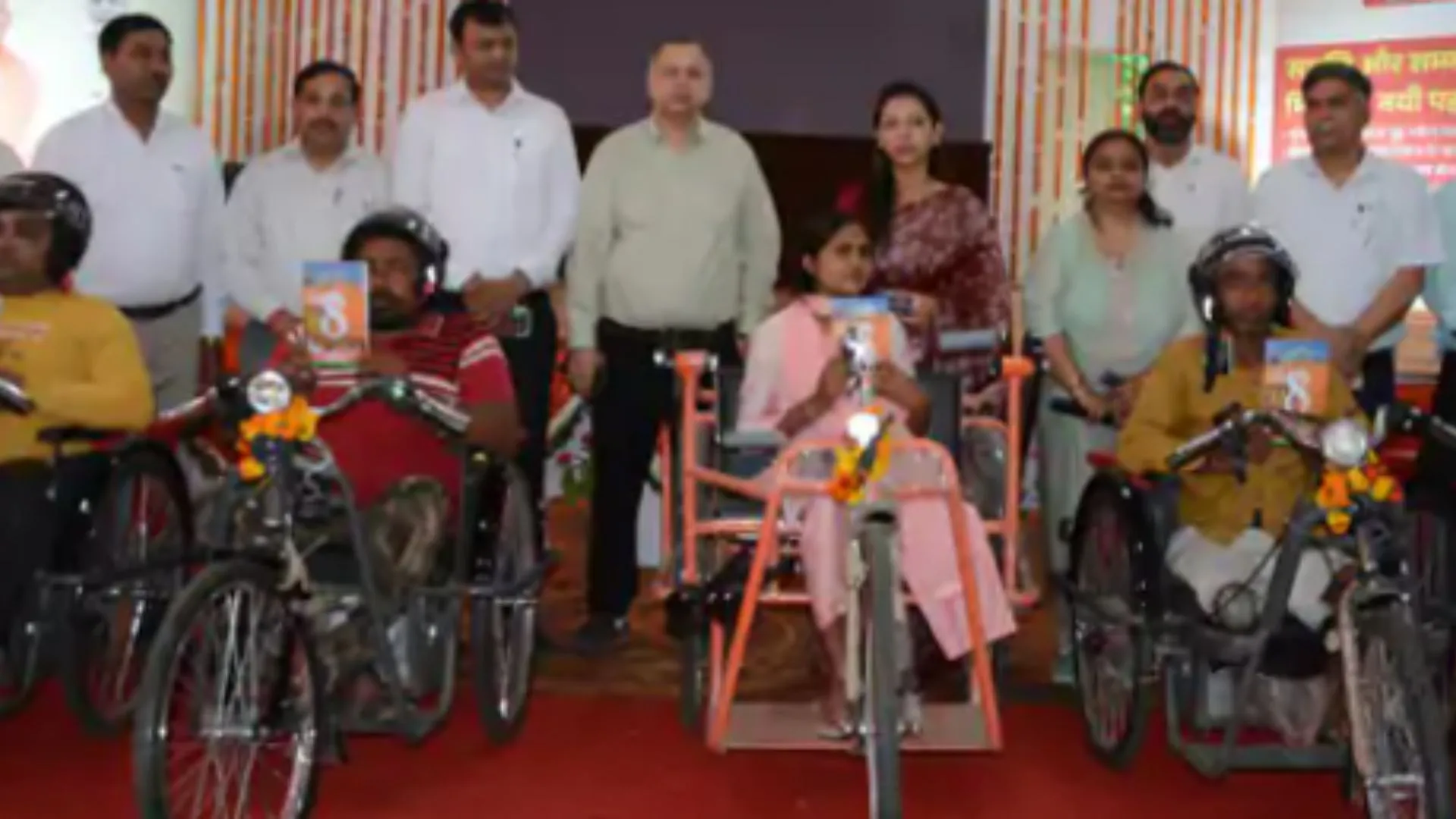 बागपत की आकांक्षा के जज्बे को सलाम.. दिव्यांगता पर पाई विजय, नौकरी ने खोली नई राह 