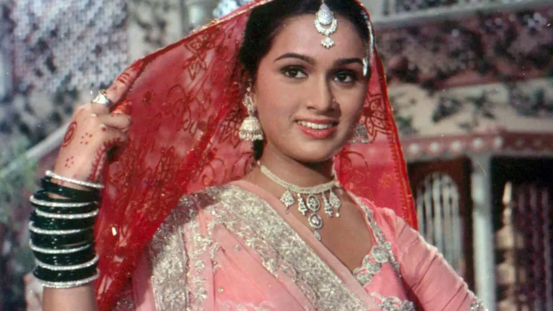 Ganesh Chaturthi: लखनऊ के RML पहुंची अभिनेत्री पद्मिनी कोल्हापुरे, बप्पा की संध्या आरती कर सुनाया गीत