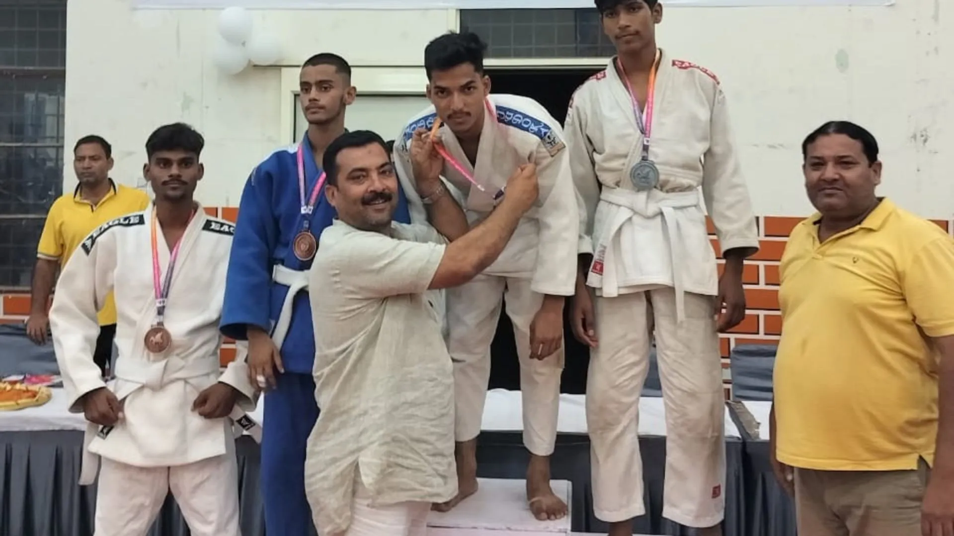 Barabanki News: अजीमुद्दीन के खिलाड़ियों का स्टेट जूडो प्रतियोगिता में जलवा, Gold जीतकर राष्ट्रीय प्रतियोगिता में किया स्थान पक्का 