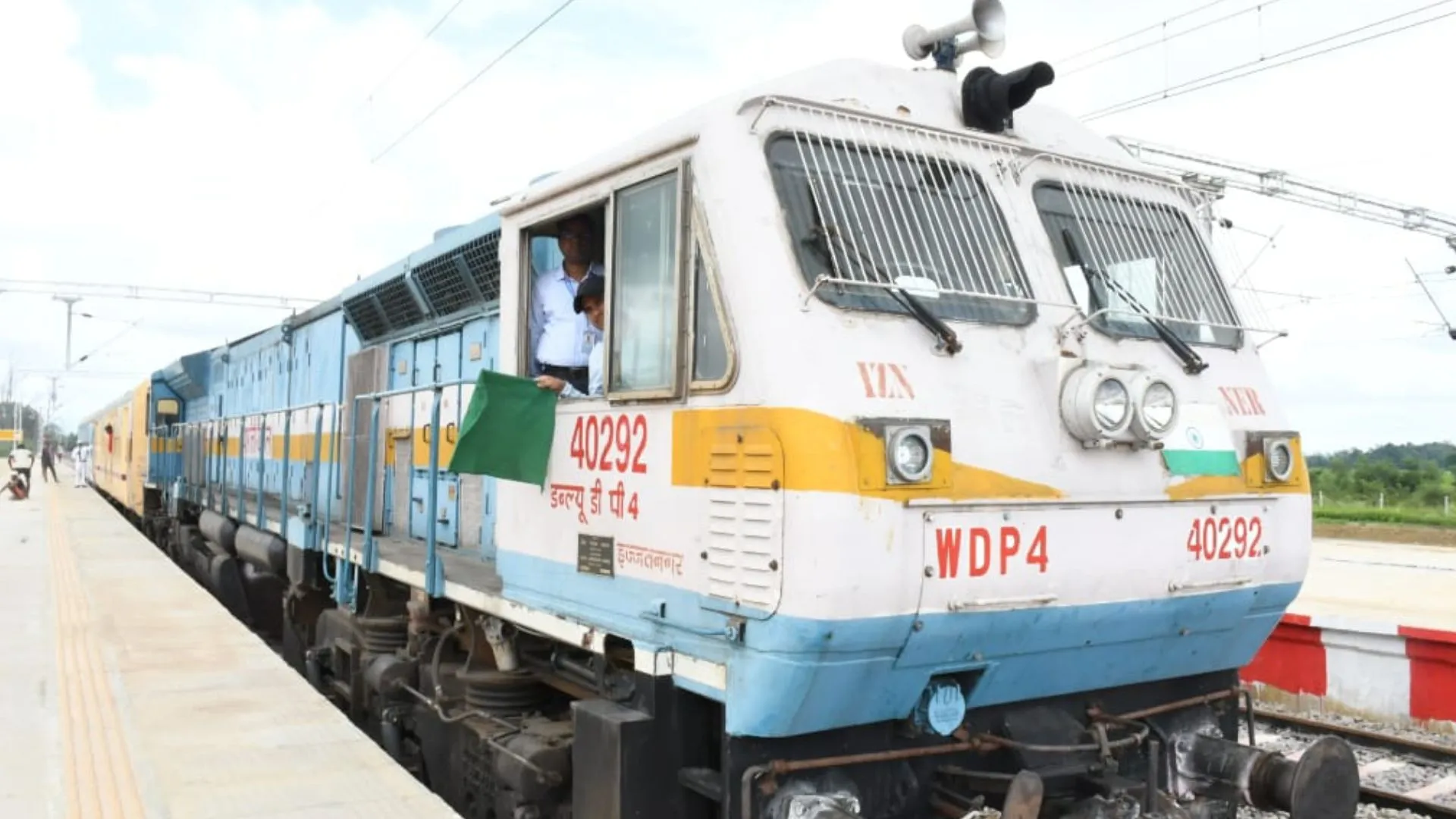 नानपारा-नेपालगंज रेलवे ट्रैक पर 130 किमी की रफ्तार से दौड़ी ट्रेन, जल्द मिलेगी नेपाल सीमा तक ट्रेन की सुविधा