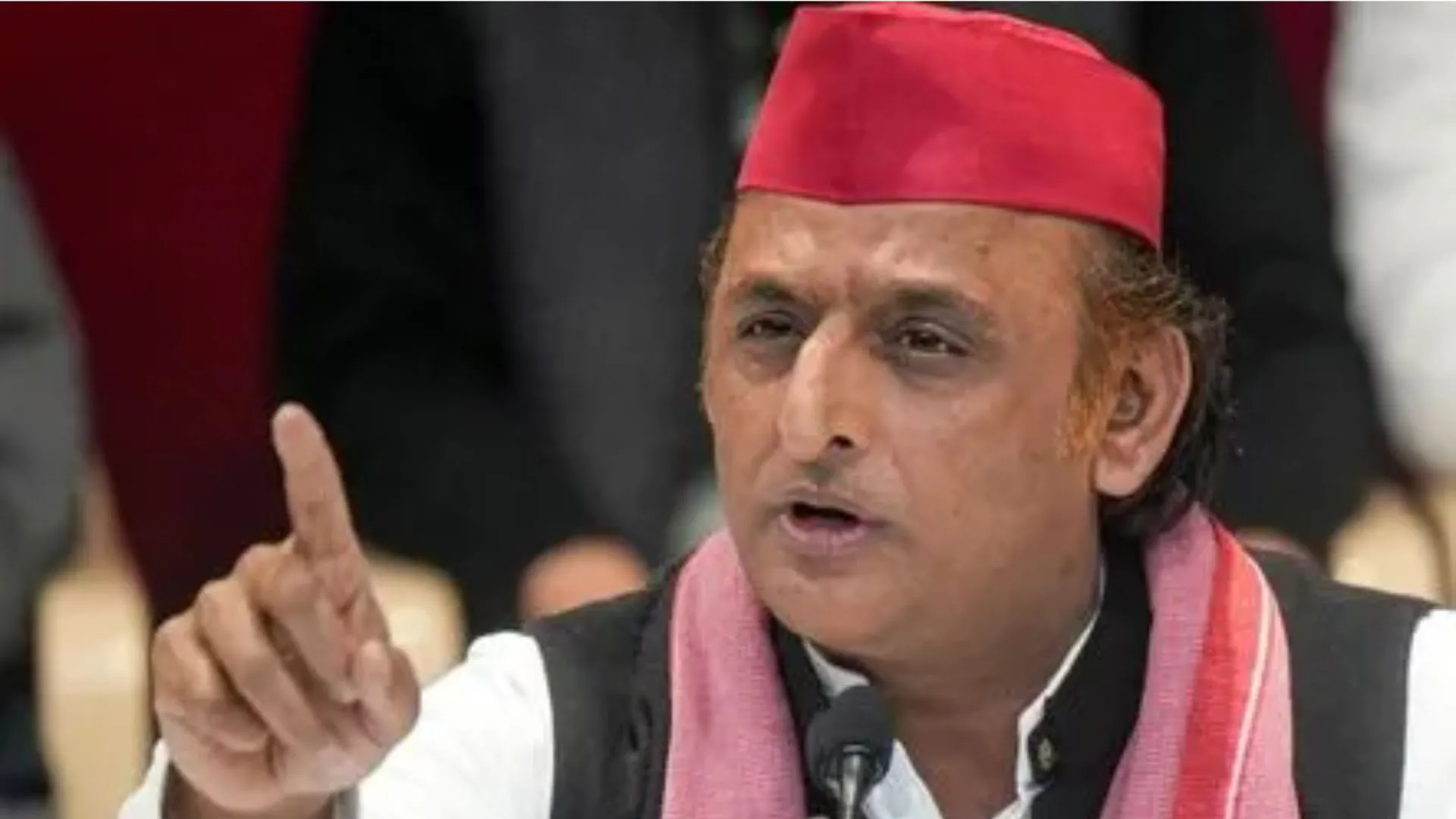 गोरखपुर में नीट अभ्यर्थी हत्या मामले को लेकर हमलावर हुए, कानून-व्यवस्था पर उठाए सवाल 