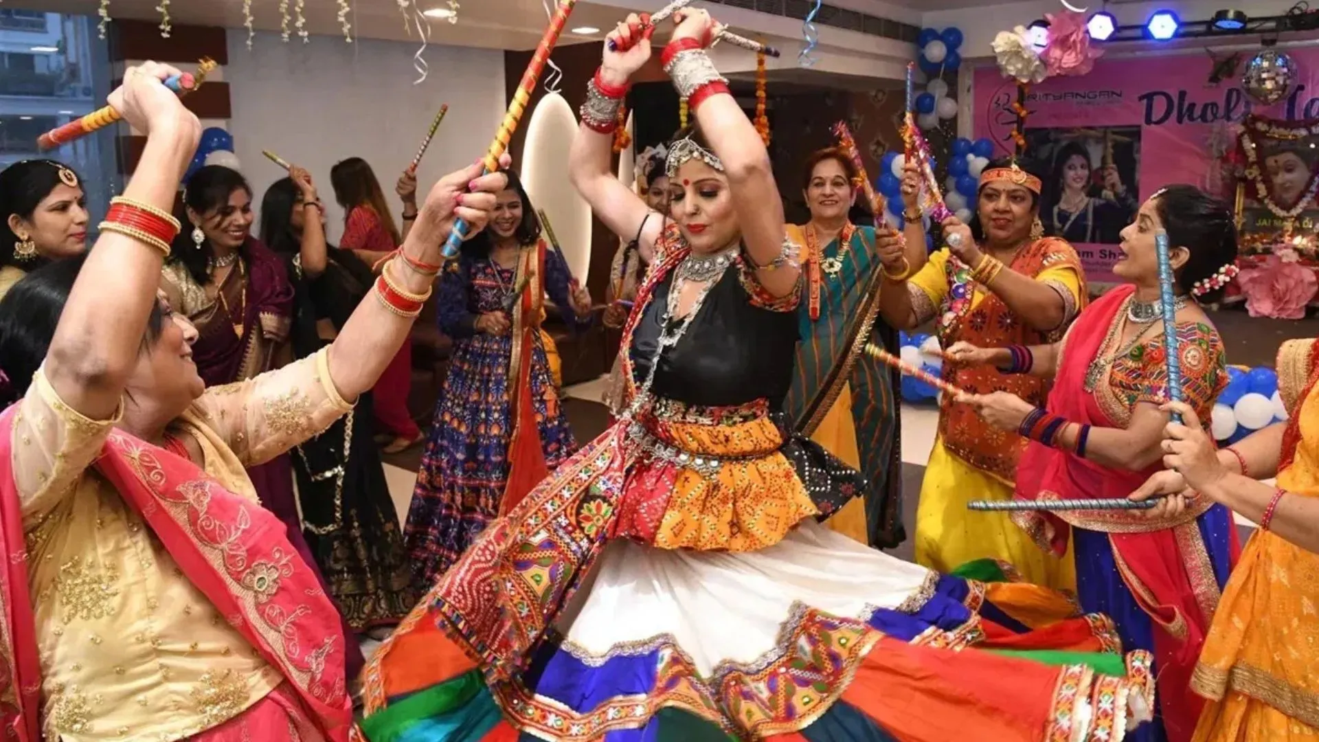 गरबा-डांडिया पंडालों में गैर-हिंदुओं की एंट्री को लेकर विवाद:  ज्ञापन सौप कर बोले - चेक किया जाये आधार 