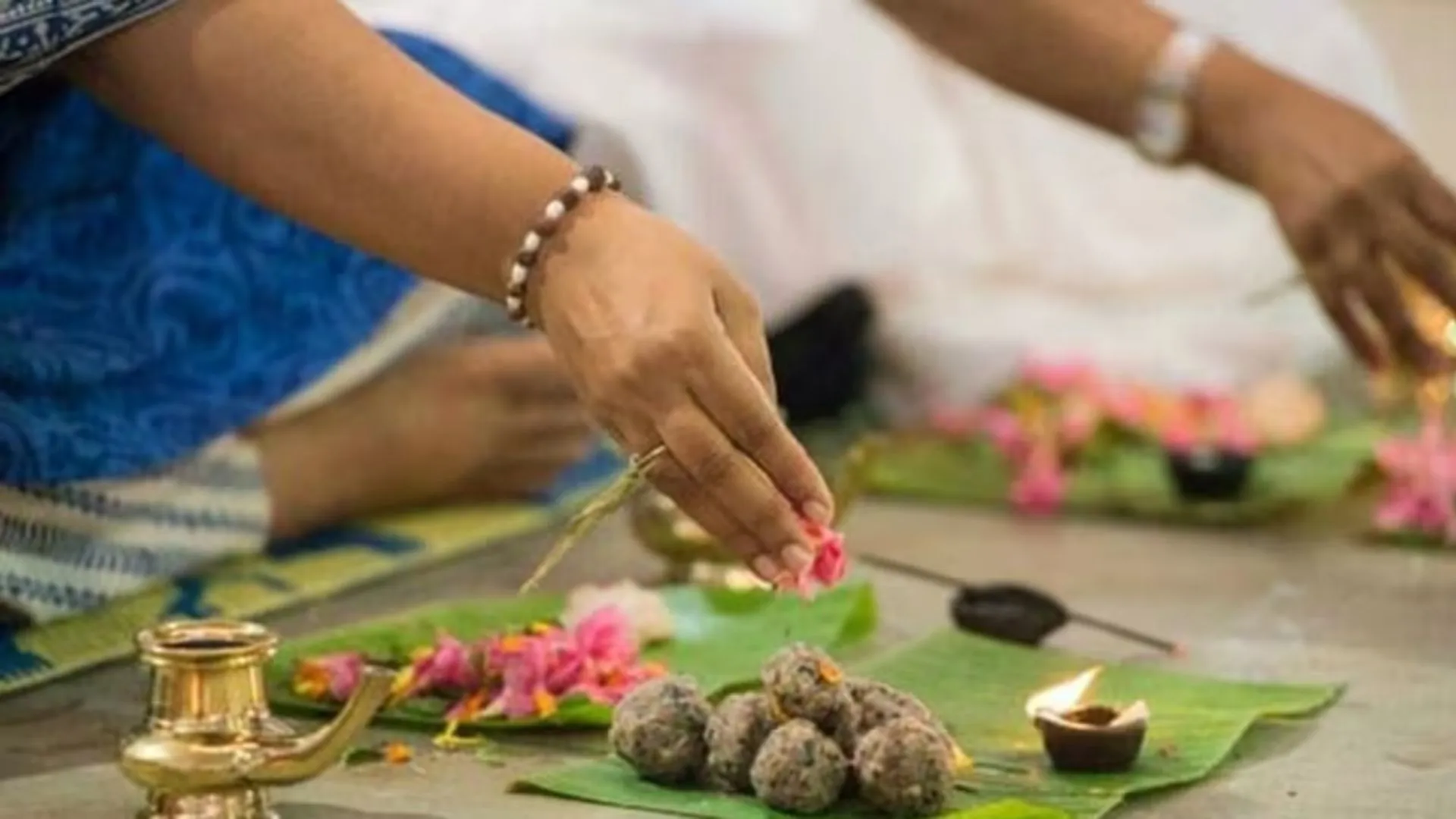 7 या 8 आखिर किस दिन से शुरू हो रहा पितृ पक्ष,  तर्पण-श्राद्ध के साथ करें पूर्वजों को याद, जानिए किन चीजों से करना होगा परहेज