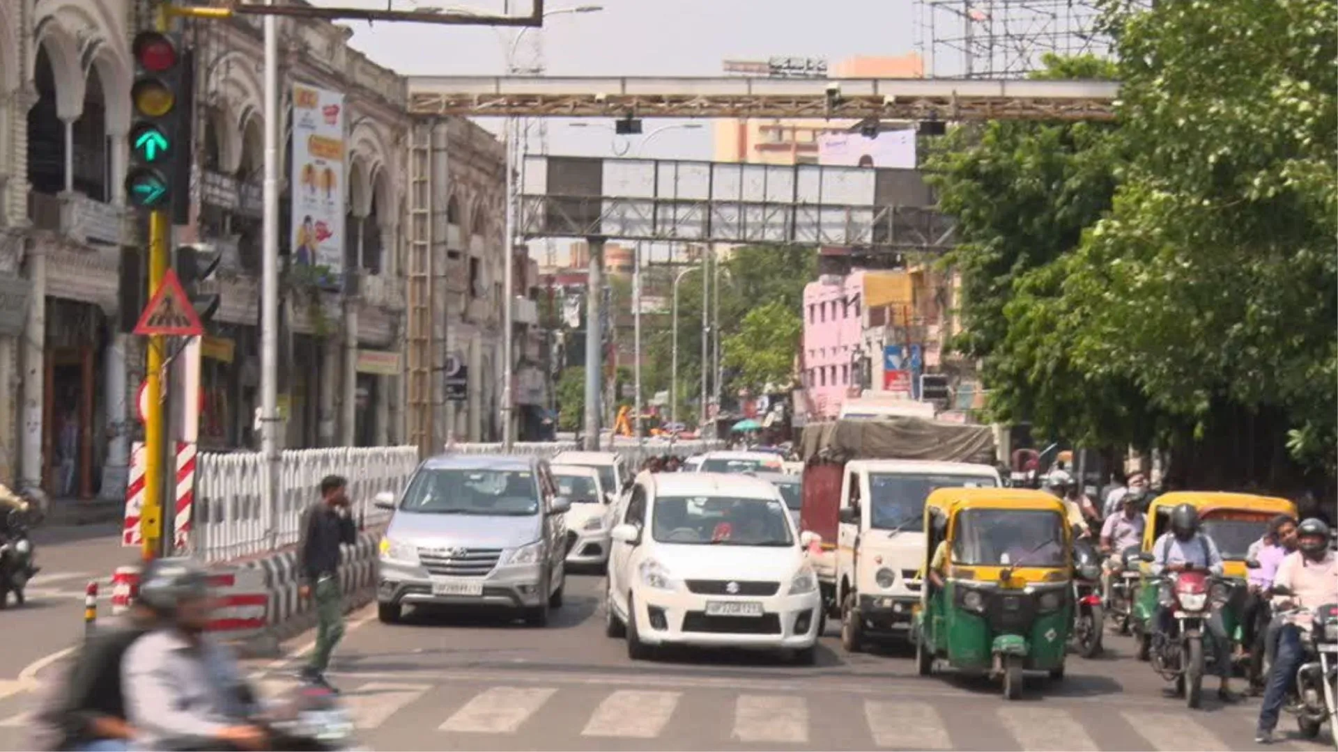 यूपी परिवहन विभाग का बड़ा एक्शन:  बसों, टैक्सियों और कैब समेत 9 हजार पर्यटक वाहनों का परमिट होगा रद्द 