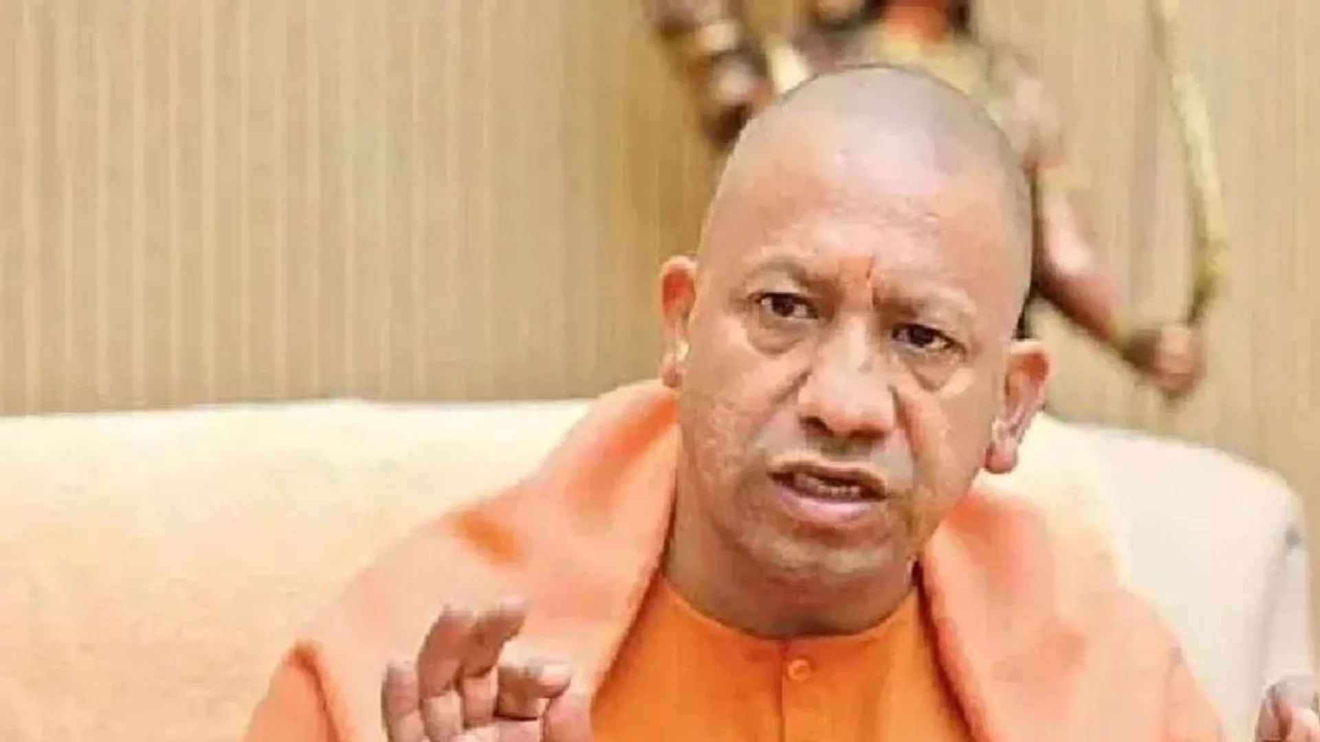 सीएम योगी ने किया ऐलान: UP में आंगनबाड़ी बहनों को मिलेगा स्मार्टफोन, बढ़ेगा मानदेय