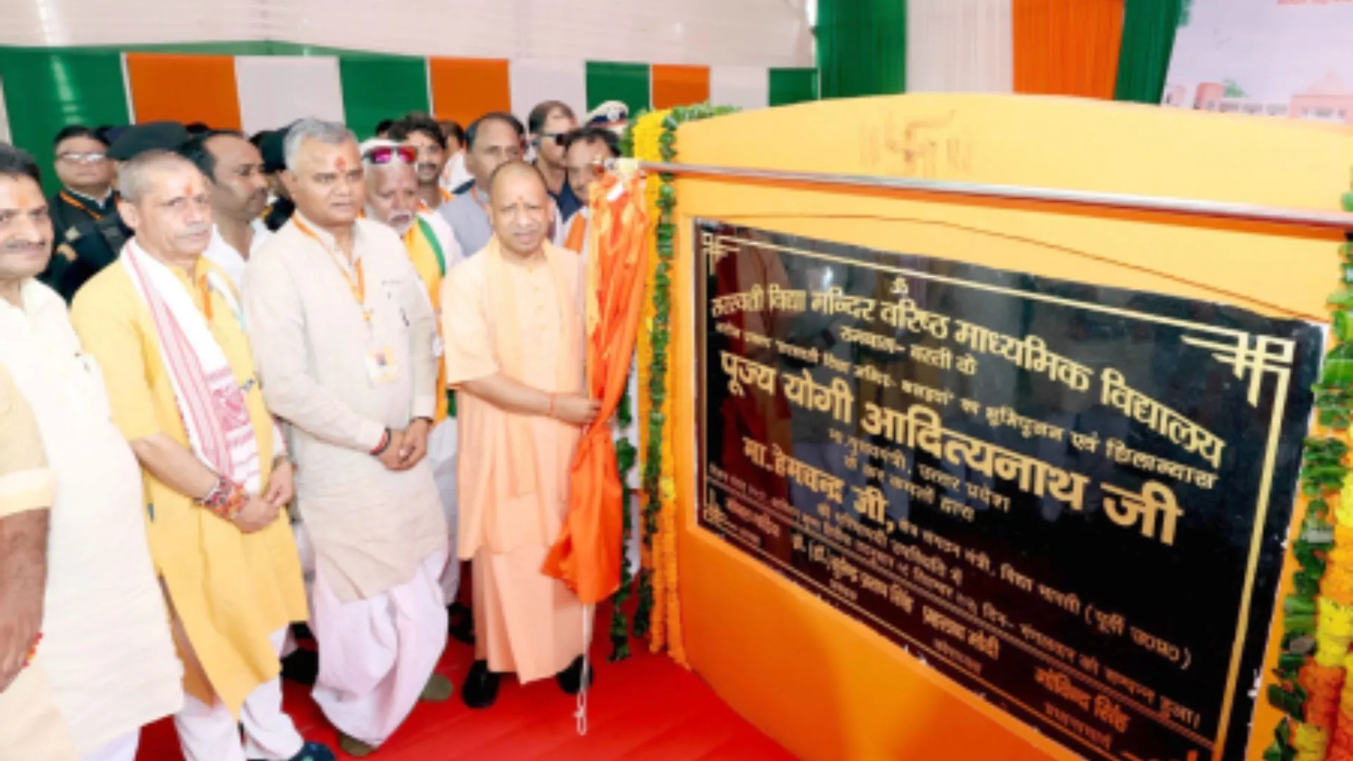 बस्ती में बोले सीएम योगी, अपनी मेहनत के बल पर समृद्ध बना भारत, सरस्वती विद्या मंदिर का किया शिलान्यास 