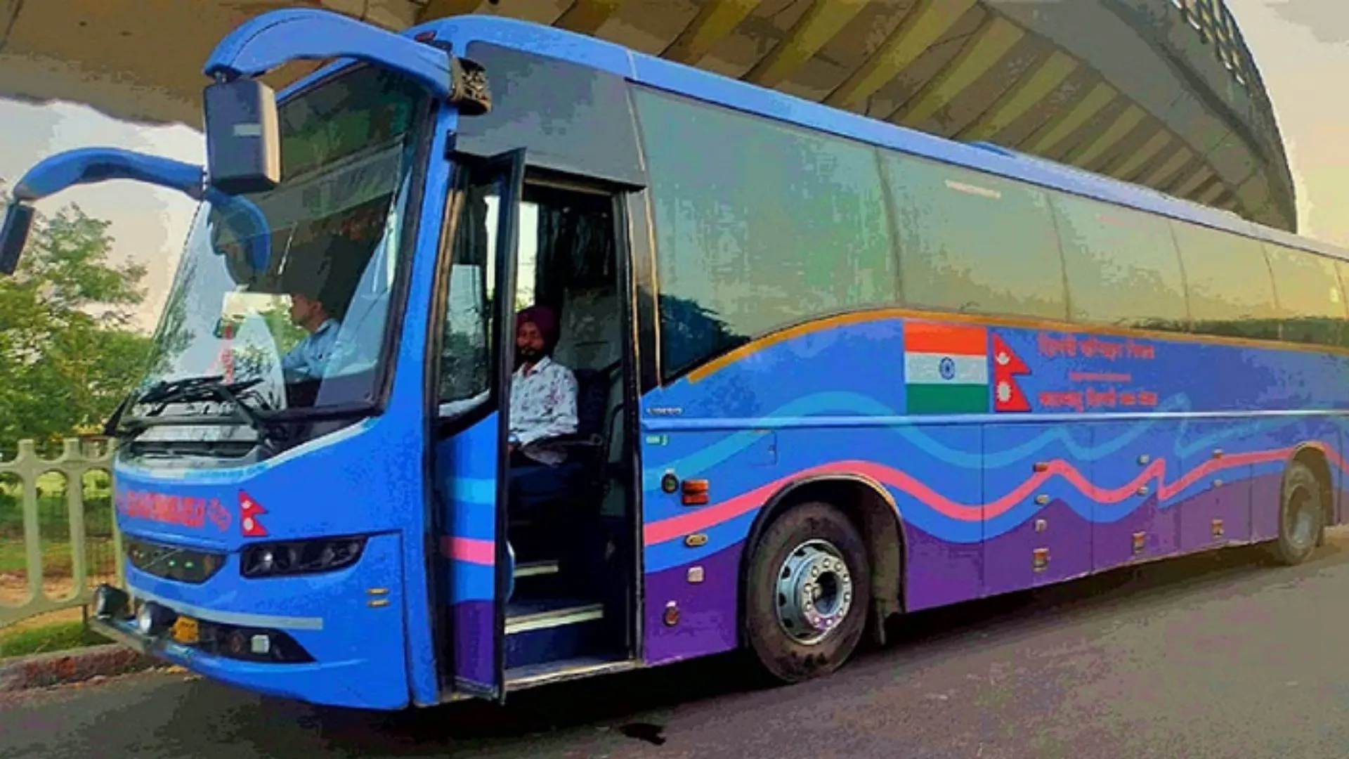 नेपाल में अटकी DTC बस, हिंसा के कारण दिल्ली-काठमांडू के बीच संचालित  मैत्री बस सेवा हुई ठप 