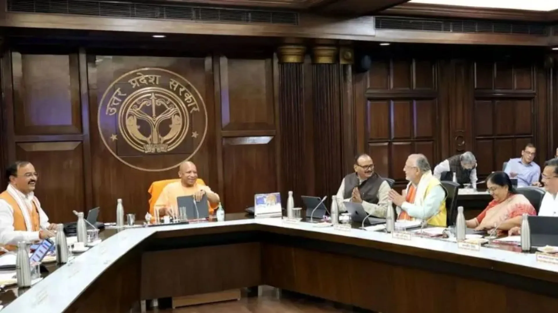Cabinet Meeting:  दीवाली पर महिलाओं को फ्री सिलेंडर, छात्रों को मिलेगी स्कालरशिप 