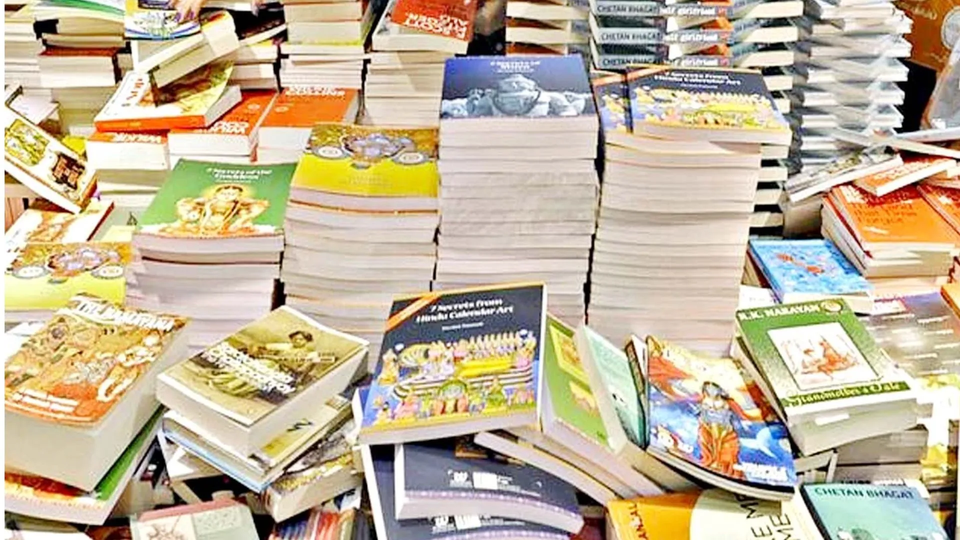 राष्ट्रीय पुस्तक मेला: दलित व बौद्ध साहित्य की धूम...5वें दिन स्टालों पर भीड़ उमड़ी, इन किताबों को खूब पसंद कर रहे लोग 