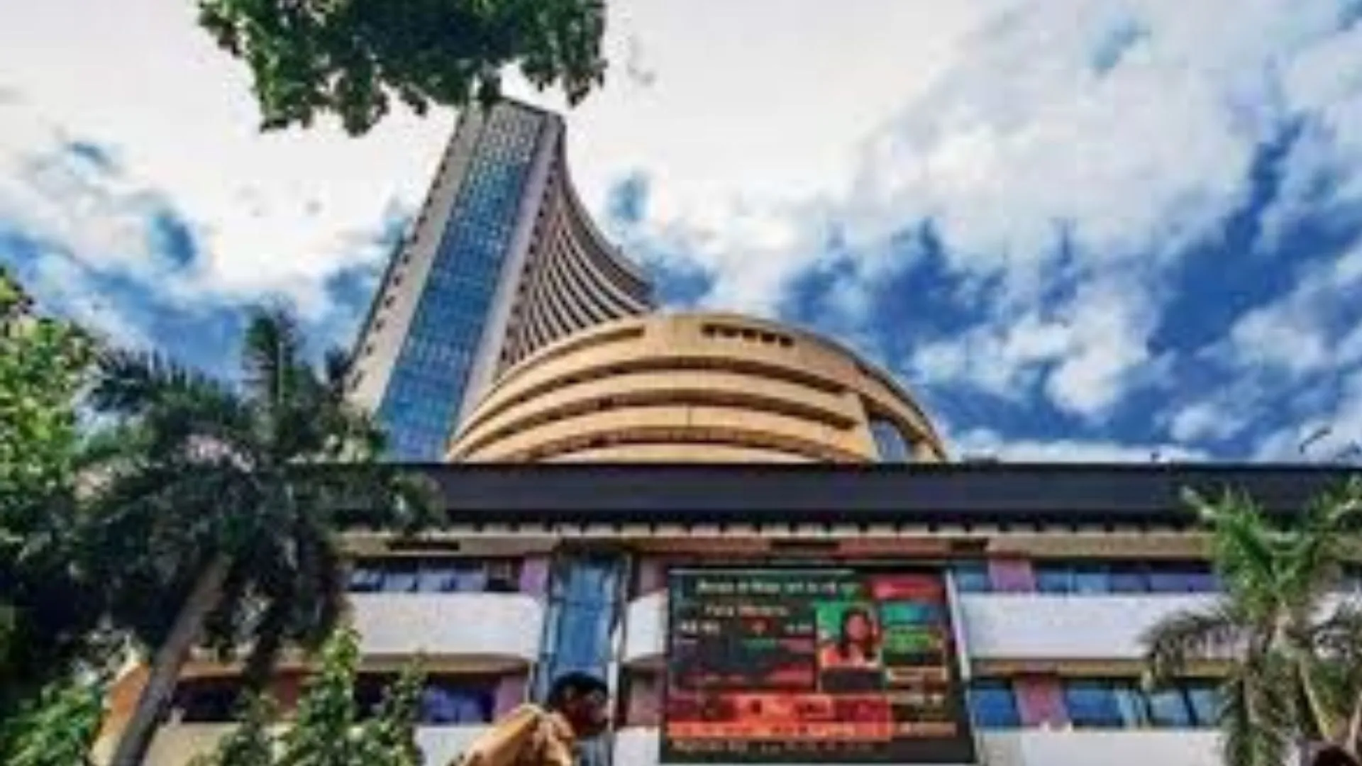 Stock Market Today:  मजबूत रुख के बीच शुरुआती कारोबार में तेजी, सेंसेक्स-निफ्टी भी उछले 