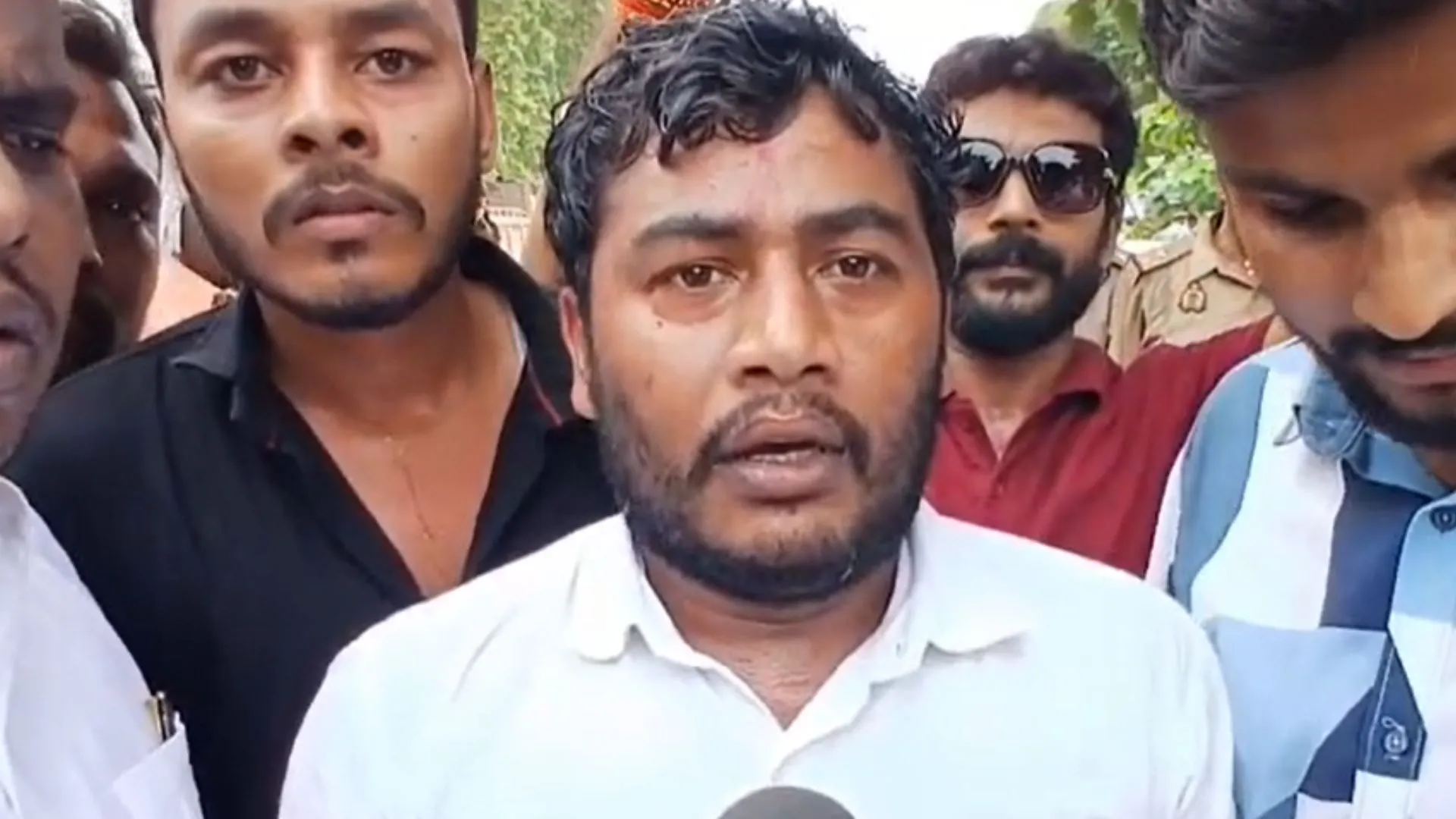 नाराज यूथ कांग्रेस का प्रदर्शन...मंत्री दिनेश प्रताप सिंह का किया पुतला दहन, कार्यकर्ताओं-पुलिस के बीच हुई नोक झोंक