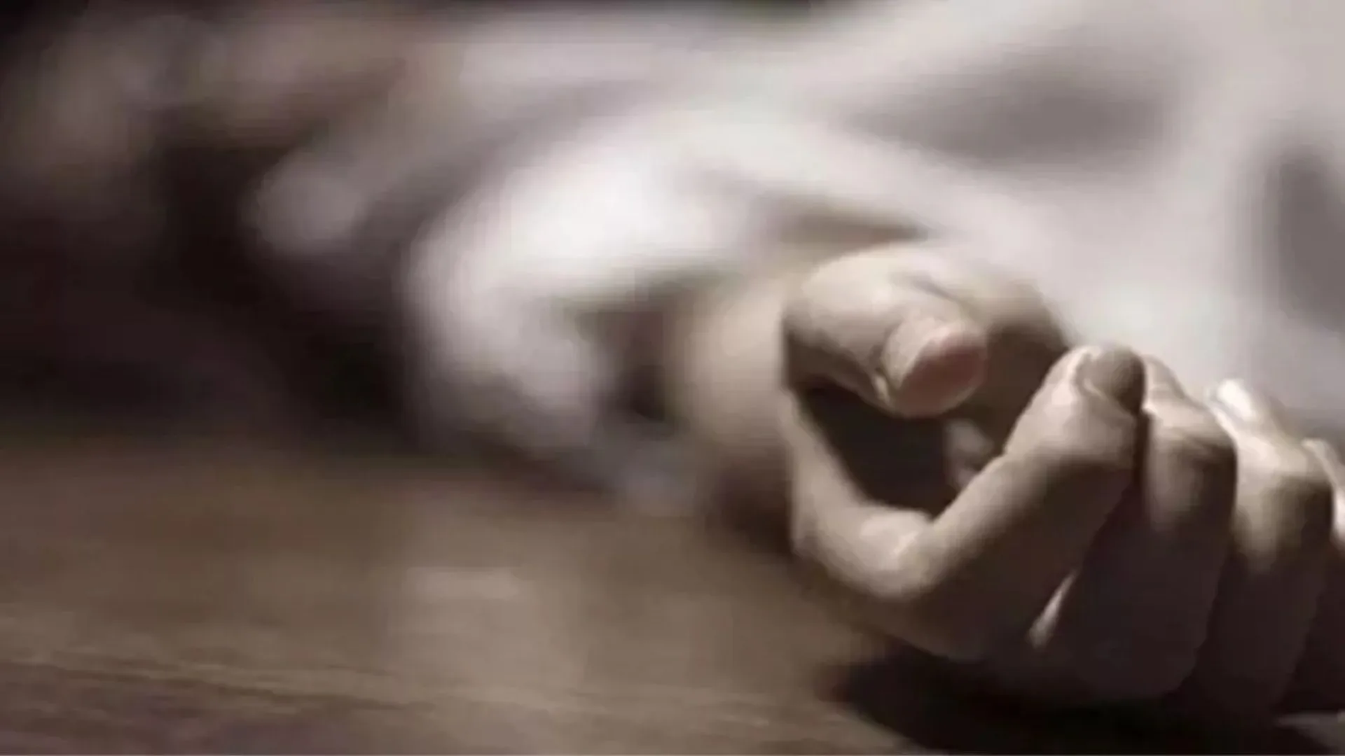 गर्म सब्जी के भगोने में गिरा मासूम...हालत गंभीर, स्कूल में मिड डे मील बाटते समय धक्का लगने से हुआ हादसा