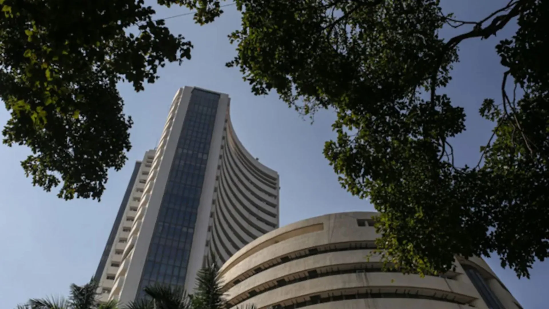Stock Market Today: अमेरिका से ट्रेड डील को लेकर उम्मीद के बीच एक बार फिर गुलजार हुआ बाजार, मजबूत रुख के साथ खुले सेंसेक्स-निफ्टी