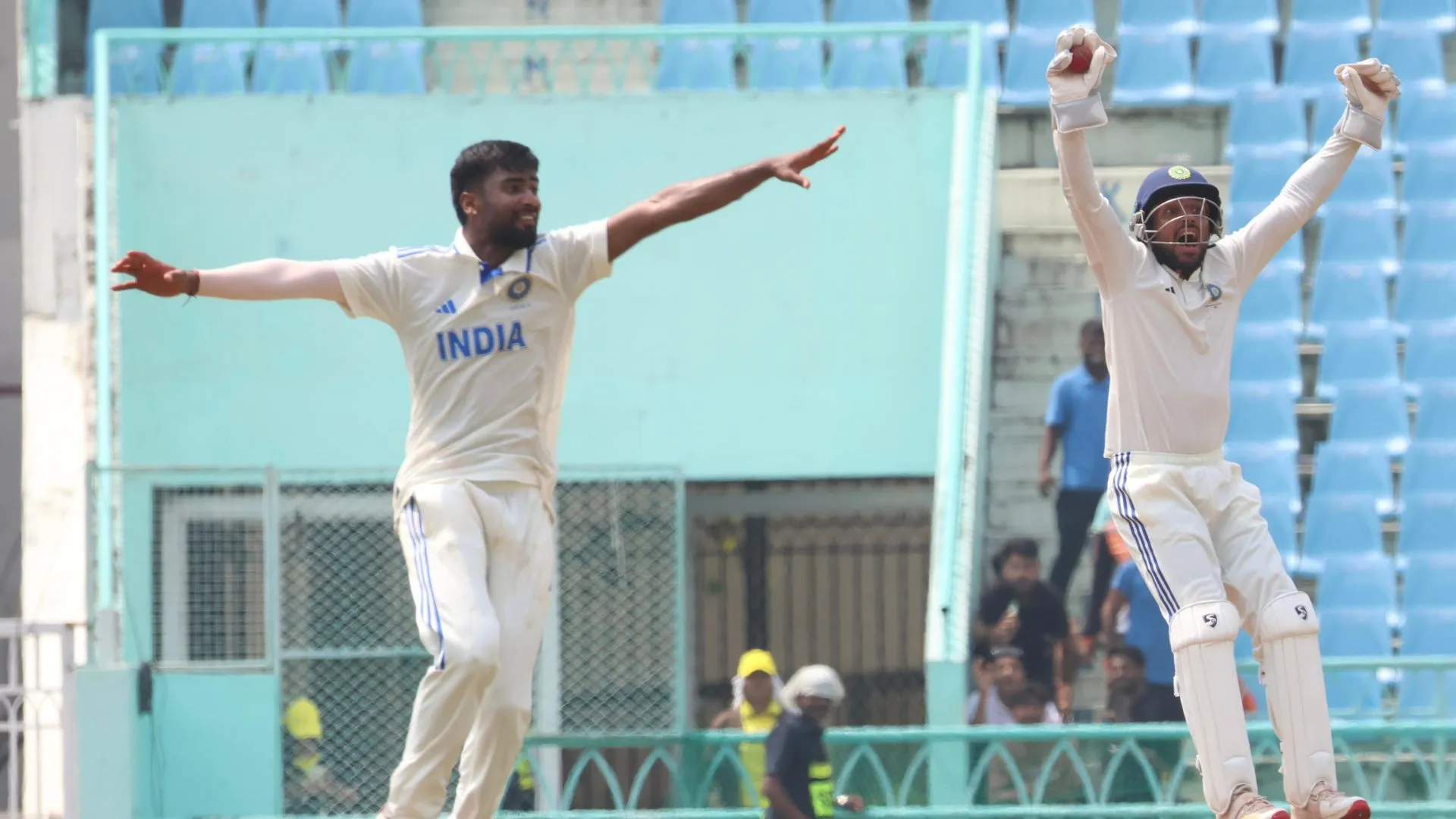  India A vs Australia A:  मानव सुथार की शानदार गेंदबाजी के सामने पूरी तरह जूझते नजर आए ऑस्ट्रेलिया ए के बल्लेबाज, पहले दिन 350/9 का स्कोर