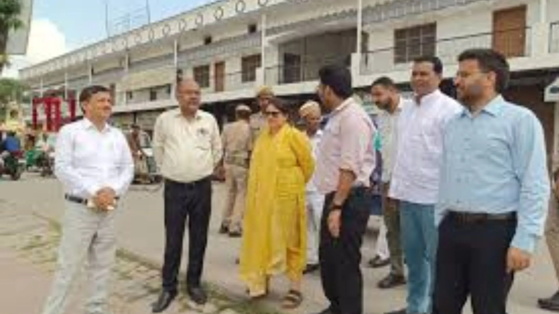 गोंडा में मूर्ति विसर्जन स्थलों का DM ने किया निरीक्षण..परखी व्यवस्था, तैयारियों की समीक्षा कर  अधिकारियों को दिए दिशा निर्देश  