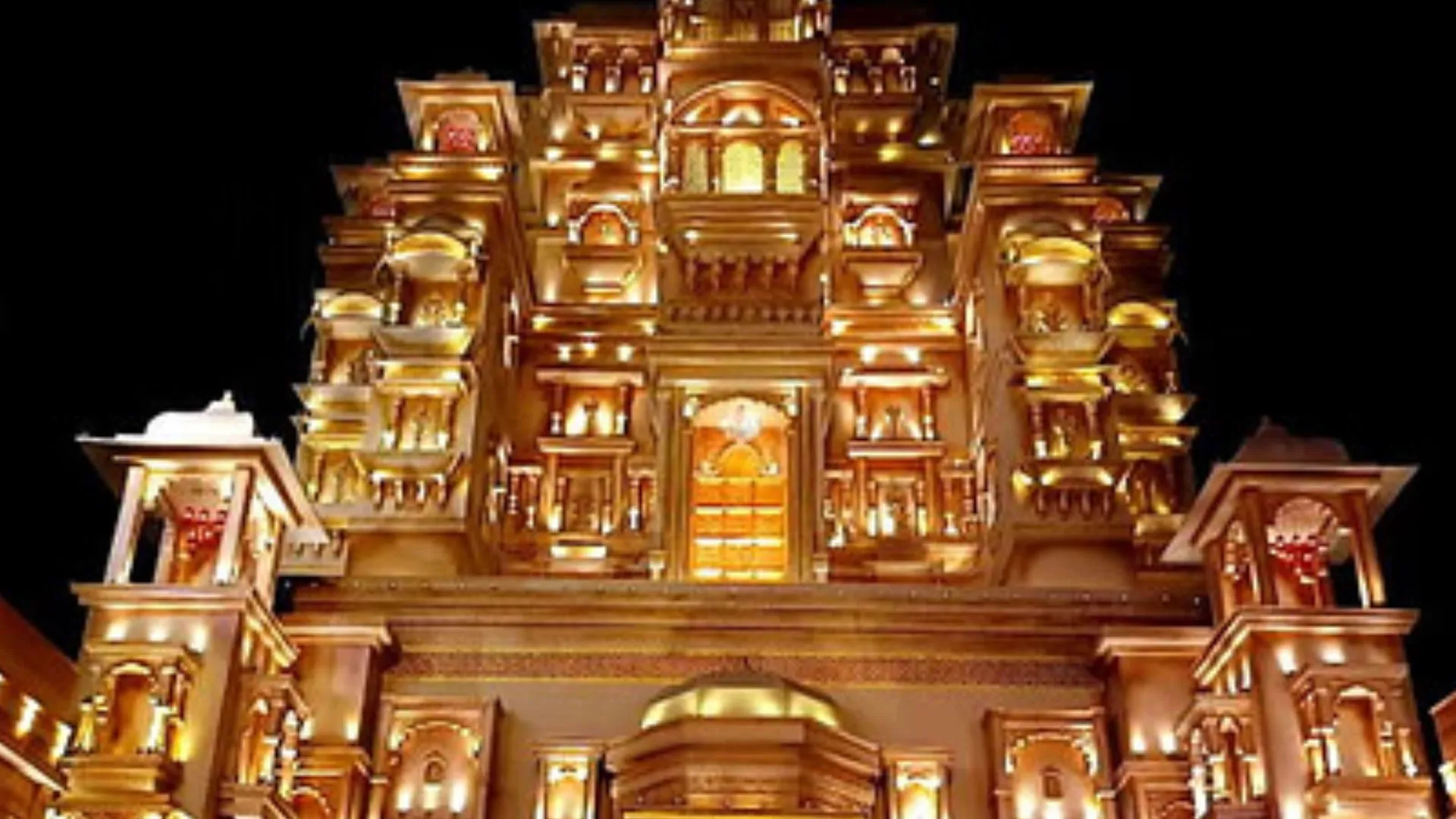 दुर्गा पंडालों में दिखेगा कैंची धाम..कोलकाता के कारीगरों की ओर से शहर में पंडाल बनना शुरू