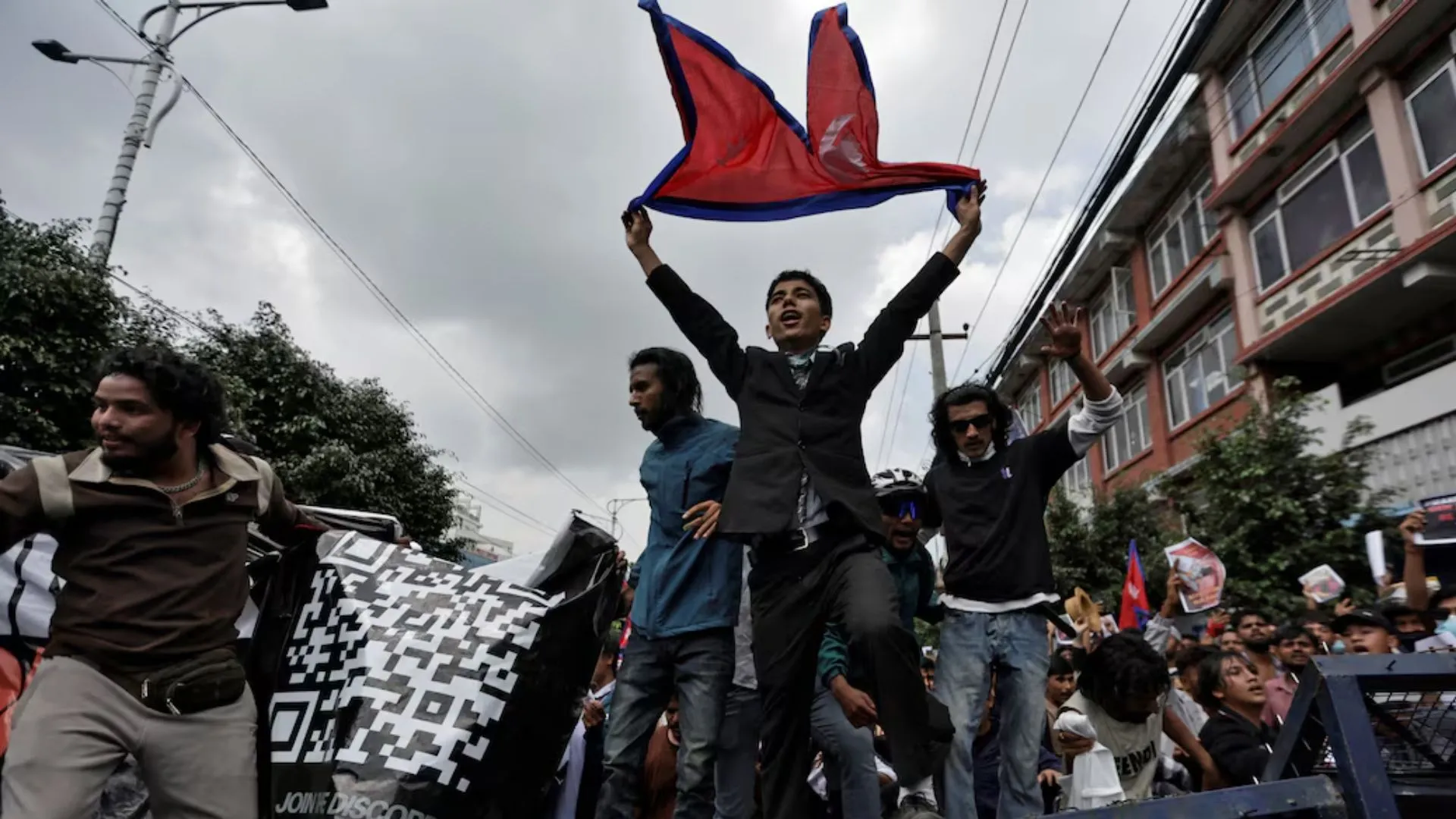 भारत-नेपाल सीमा पर चौकसी बढ़ी:हिंसक झड़प को देखते हुए सेना की तैनाती और बढ़ाया गया सर्विलांस